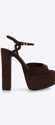 Tacon mega plataforma peep toe suede