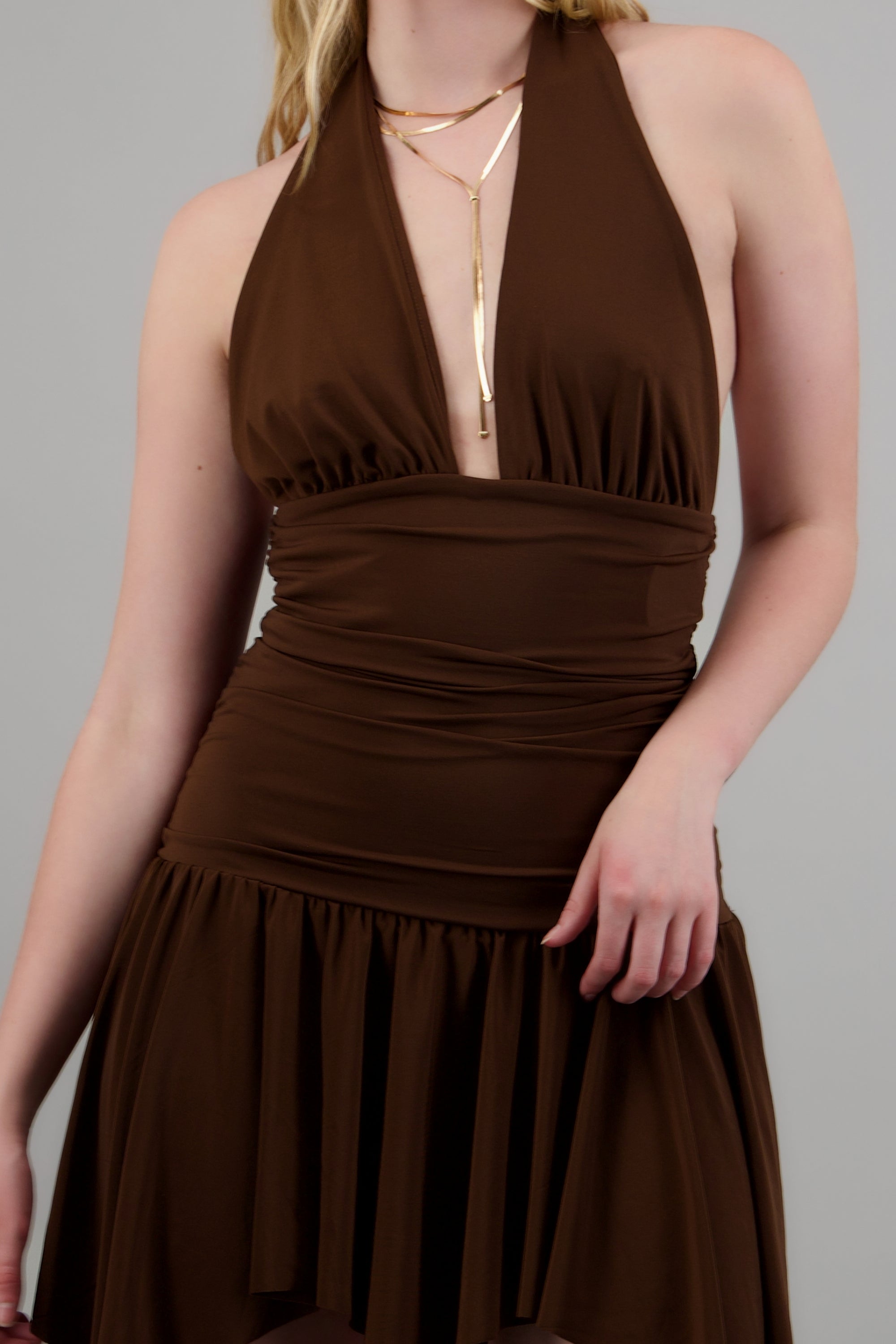 Vestido mini halter asimetrico CHOCOLATE
