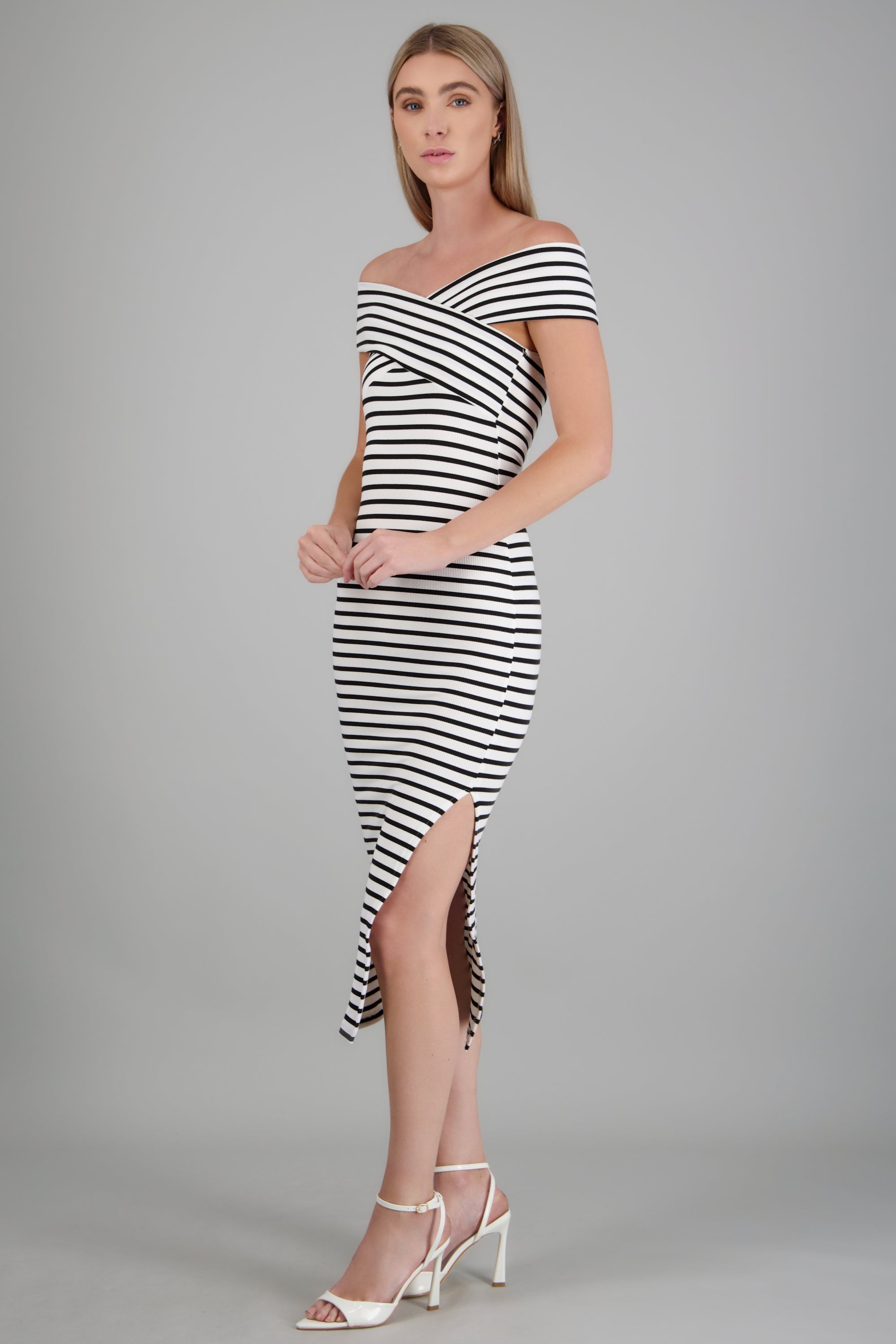 Vestido off shoulder cruzado BLANCO COMBO