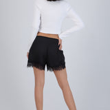 Shorts de satin con encaje