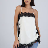 Top de satin con detalles de encaje