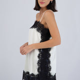 Top de satin con detalles de encaje