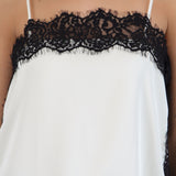 Top de satin con detalles de encaje