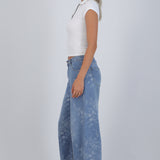 Jeans wide leg detalle flores bordadas