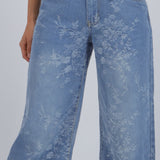 Jeans wide leg detalle flores bordadas