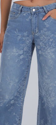 Jeans wide leg detalle flores bordadas