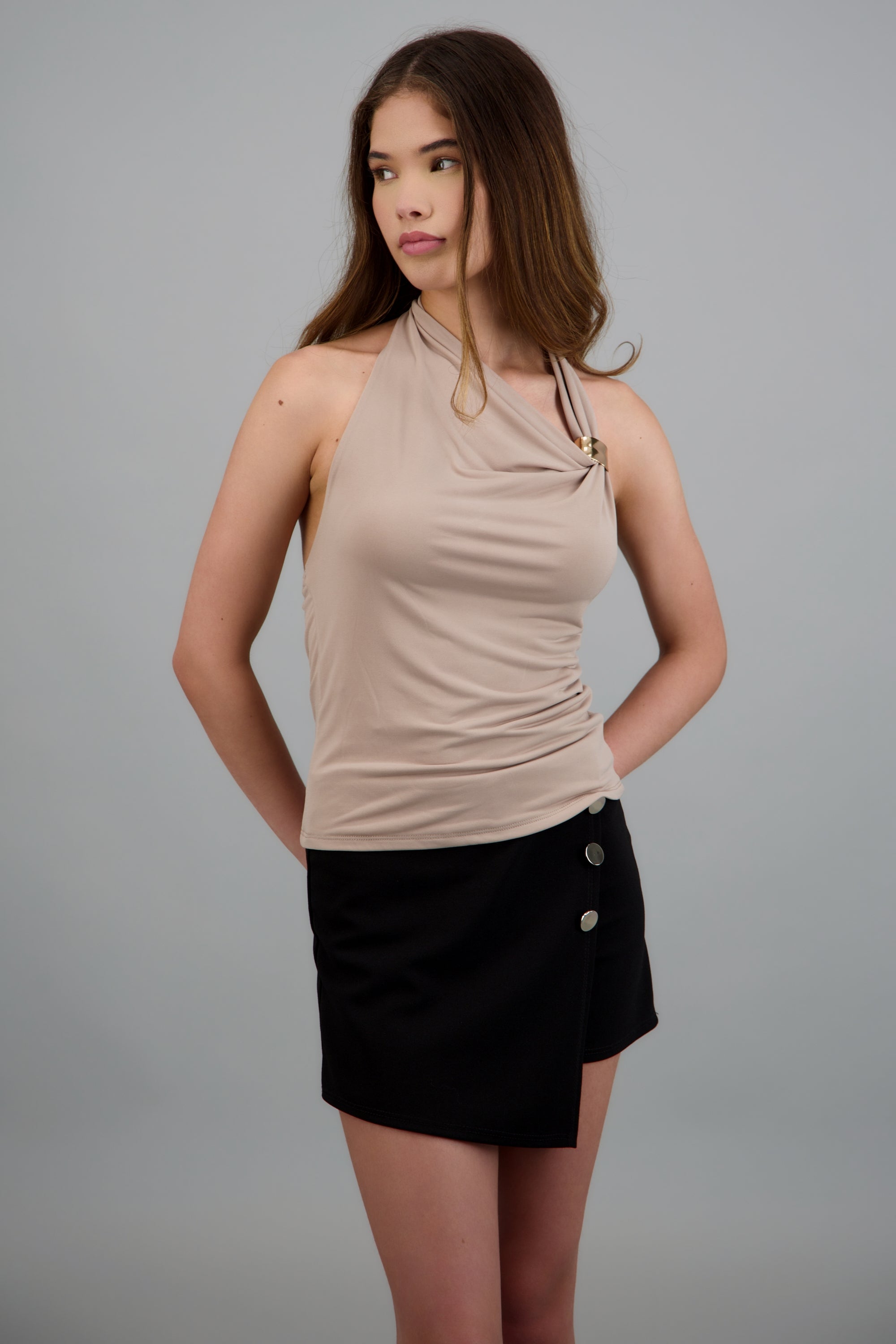 Top asimetrico detalle herraje TAUPE