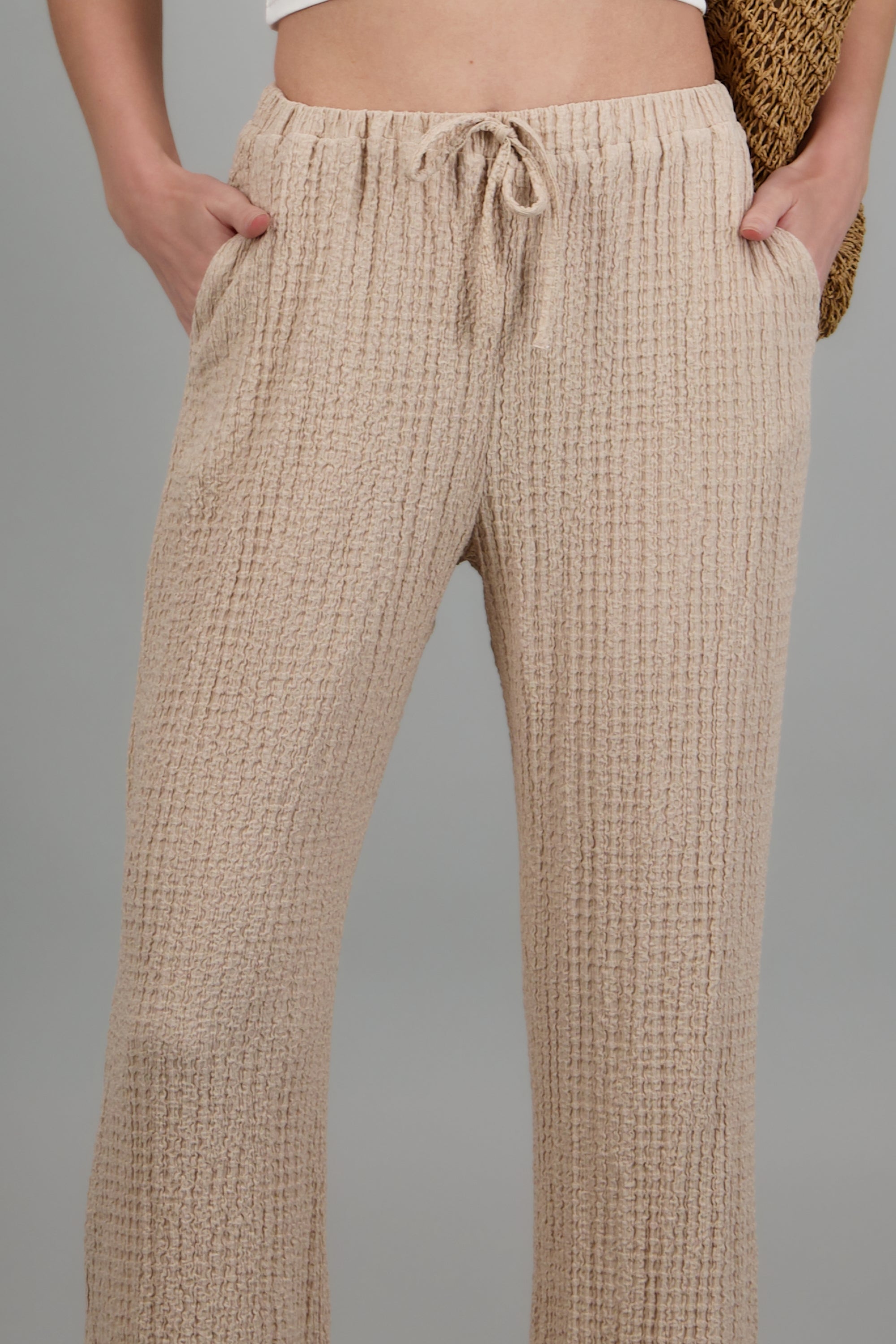 Pantalon detalle jareta textura ARENA