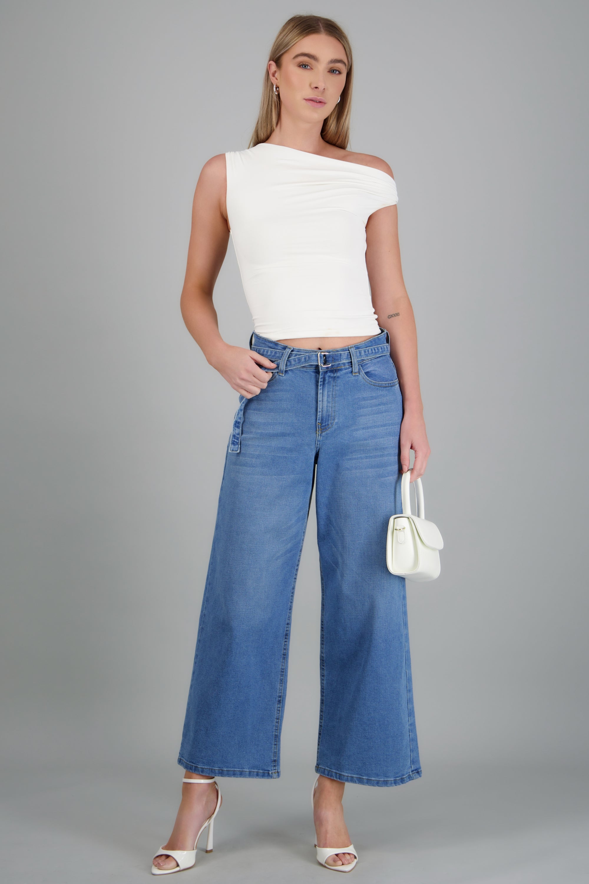 Jeans cropped cinturon MEDIUM WASH