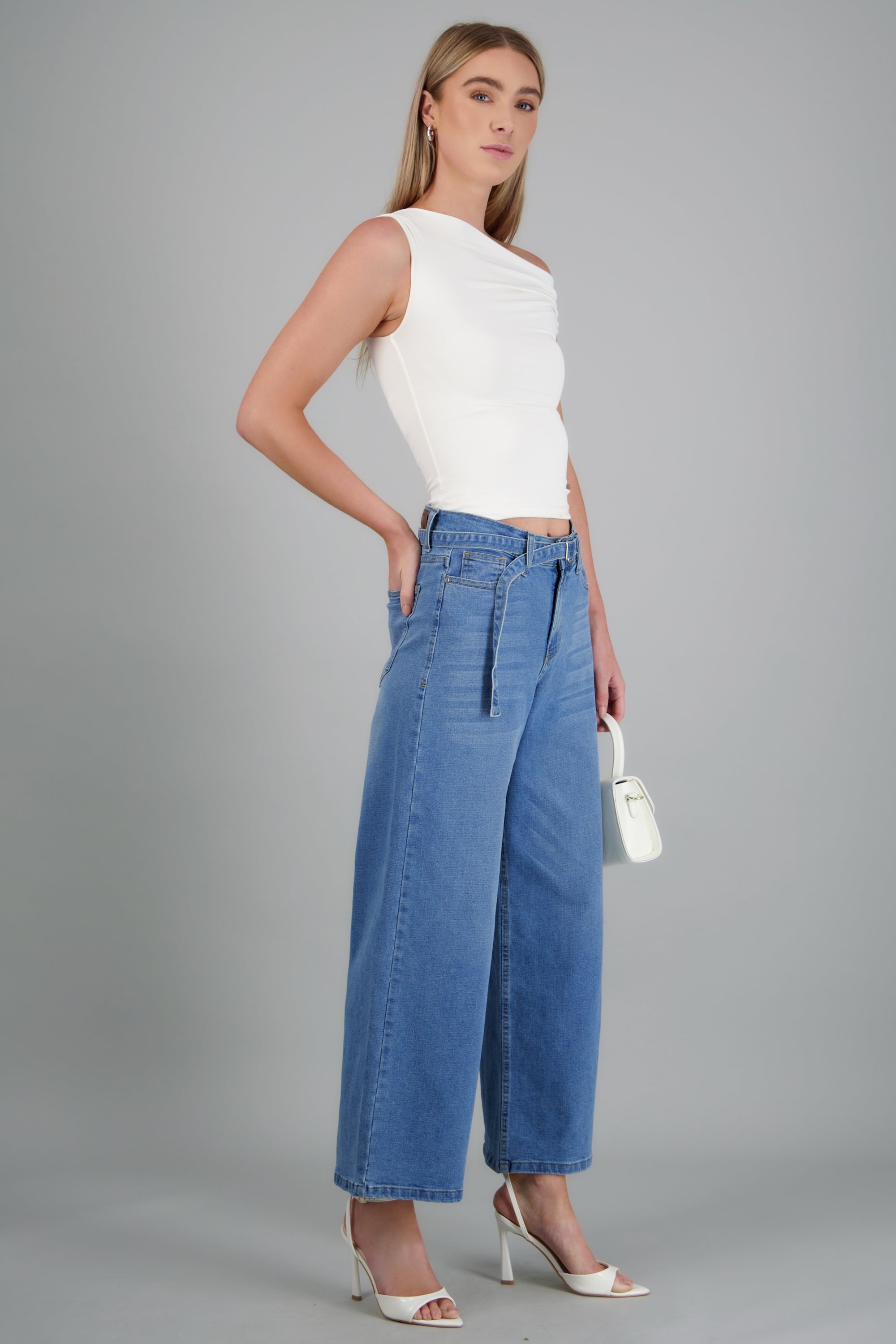 Jeans cropped cinturon MEDIUM WASH