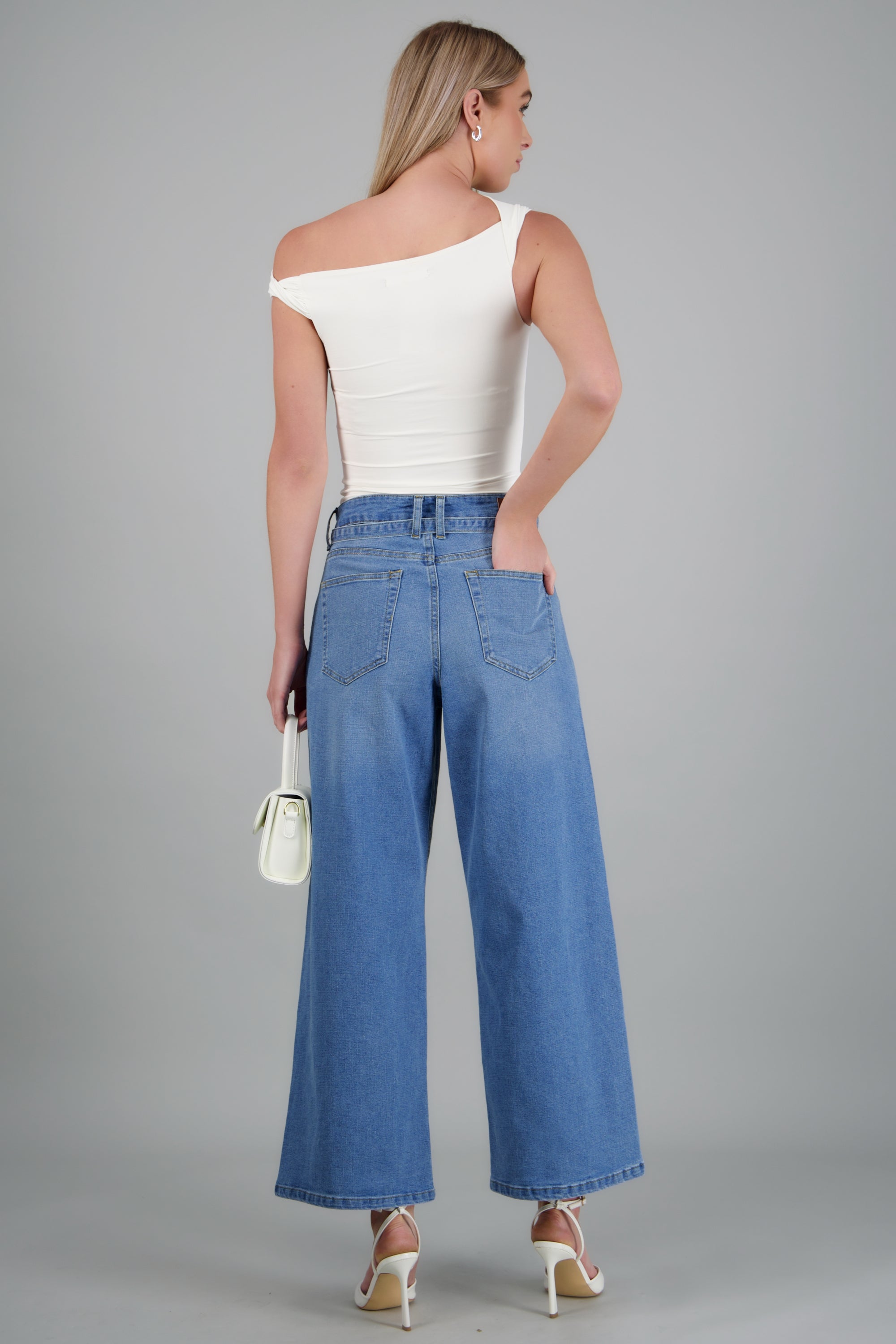 Jeans cropped cinturon MEDIUM WASH