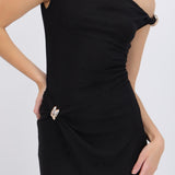 Vestido maxi one shoulder con detalle herraje