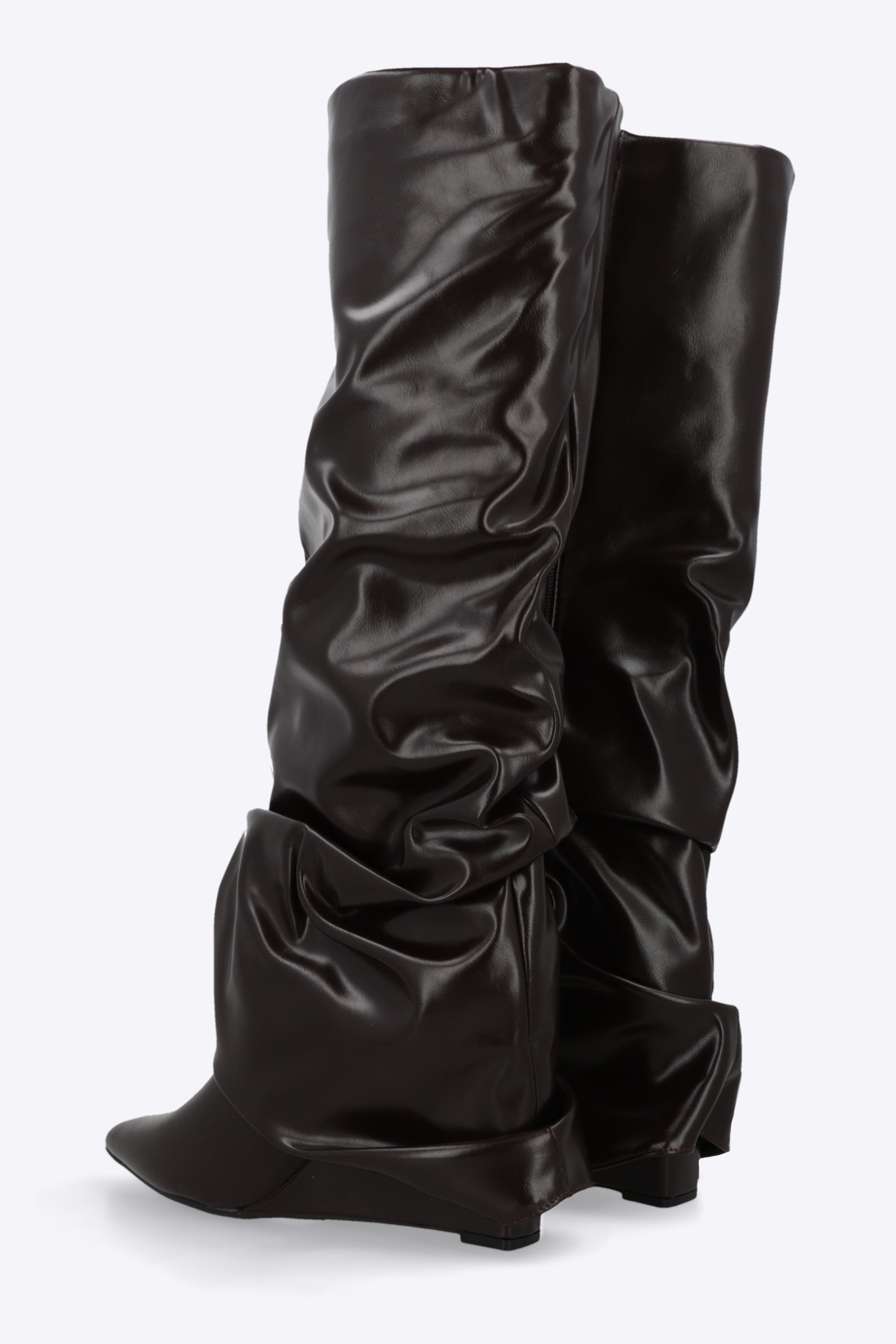 Bota funda plisada tacon corrido