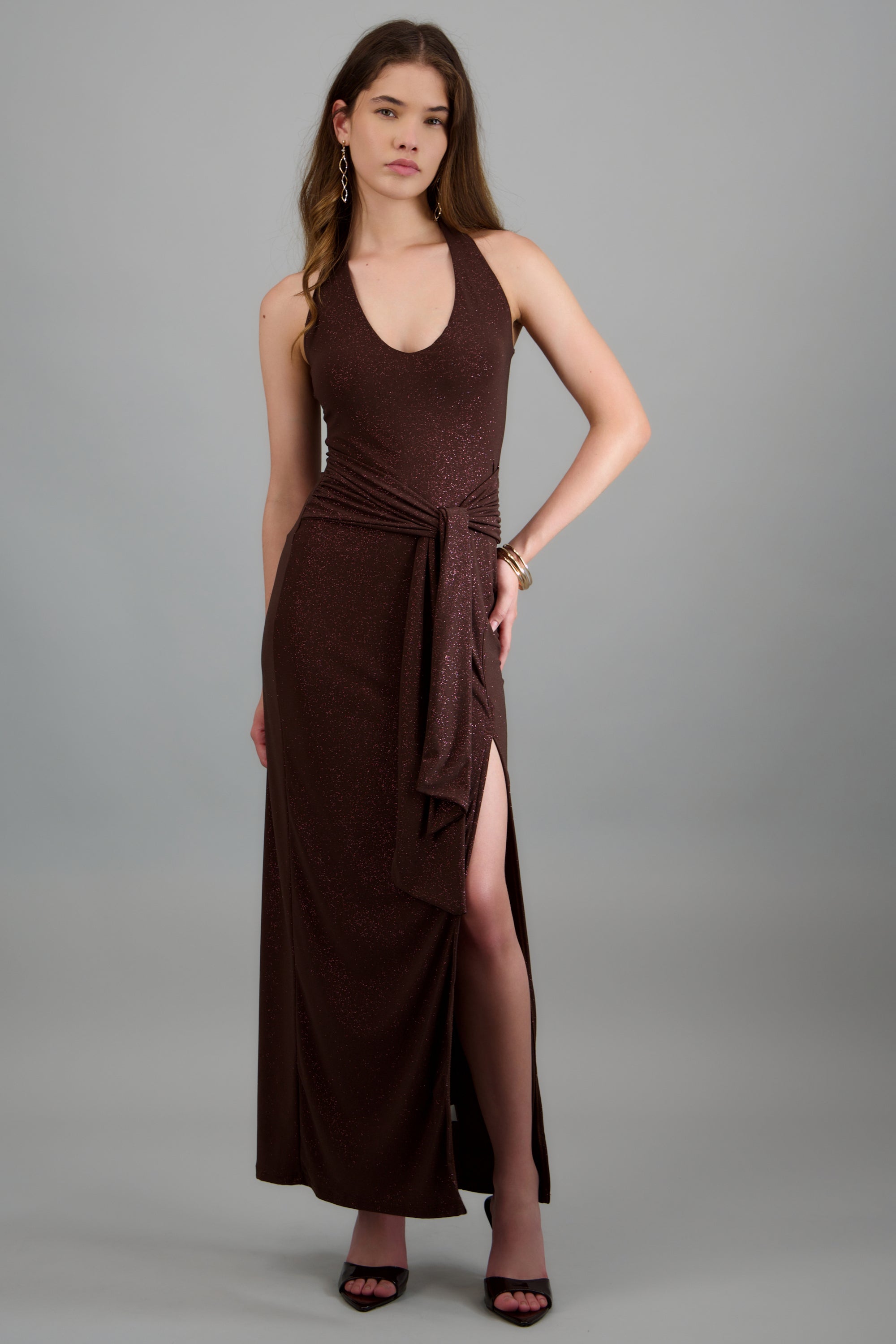 Vestido halter detalle nudo brillos CHOCOLATE