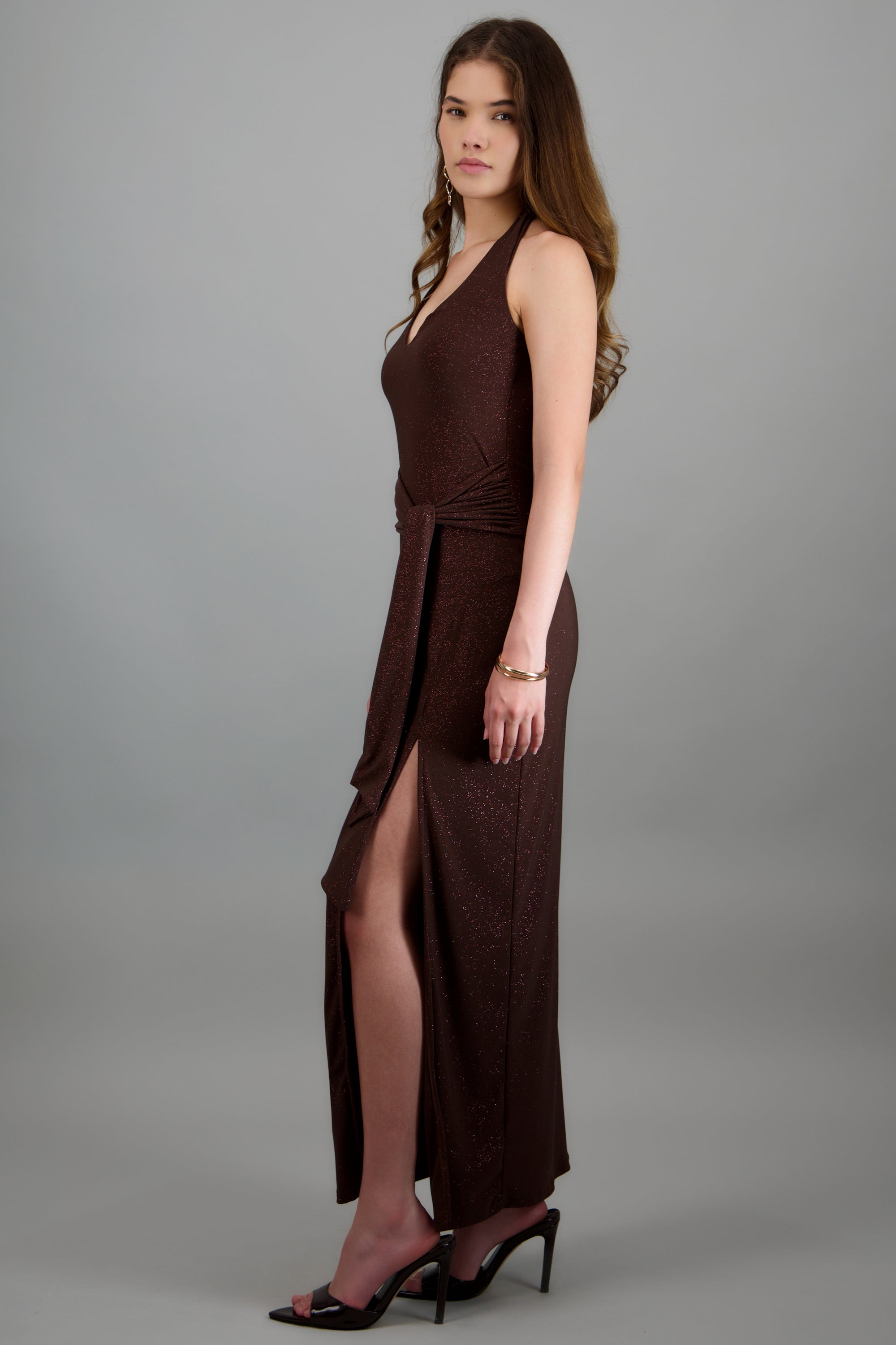 Vestido halter detalle nudo brillos CHOCOLATE