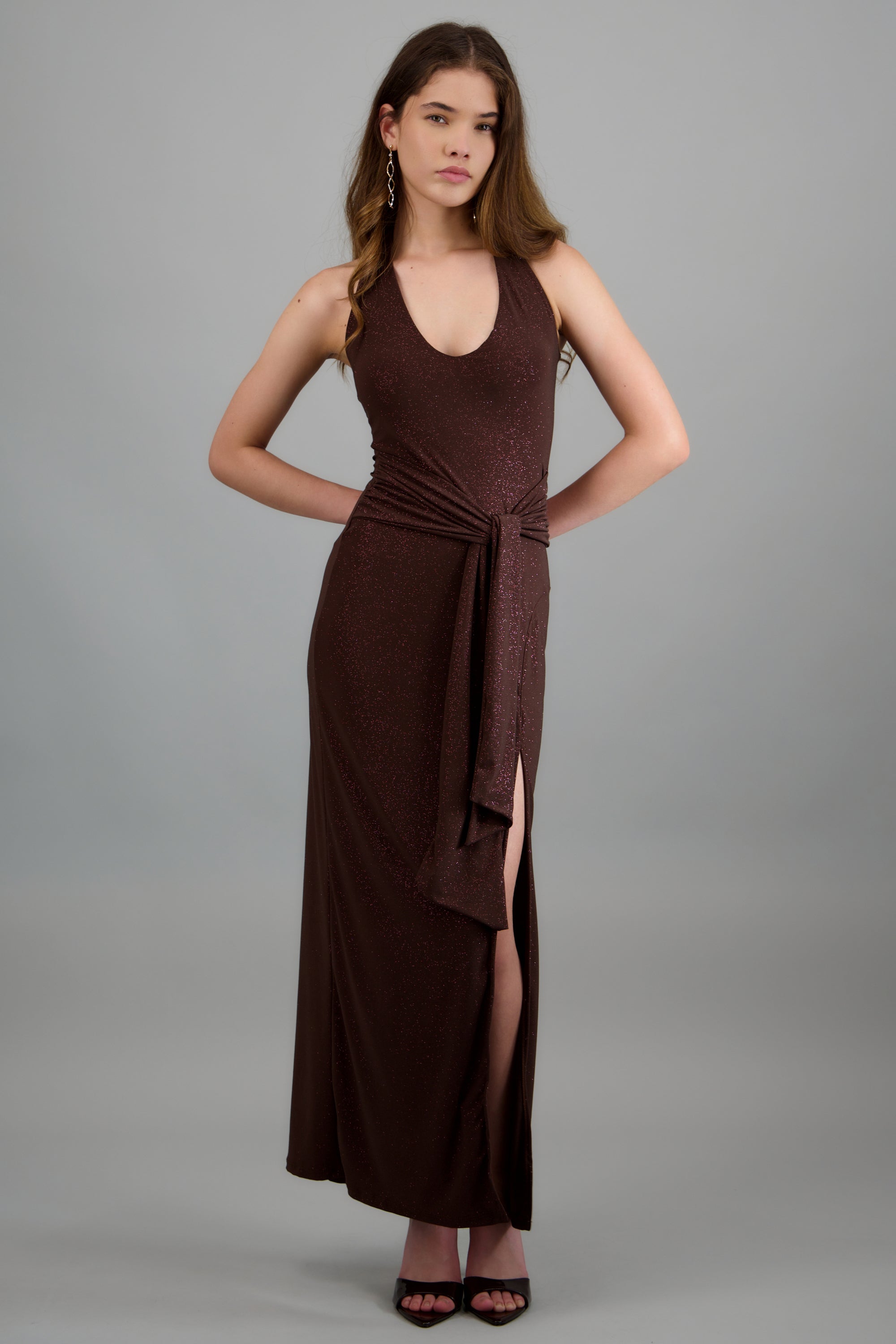 Vestido halter detalle nudo brillos CHOCOLATE