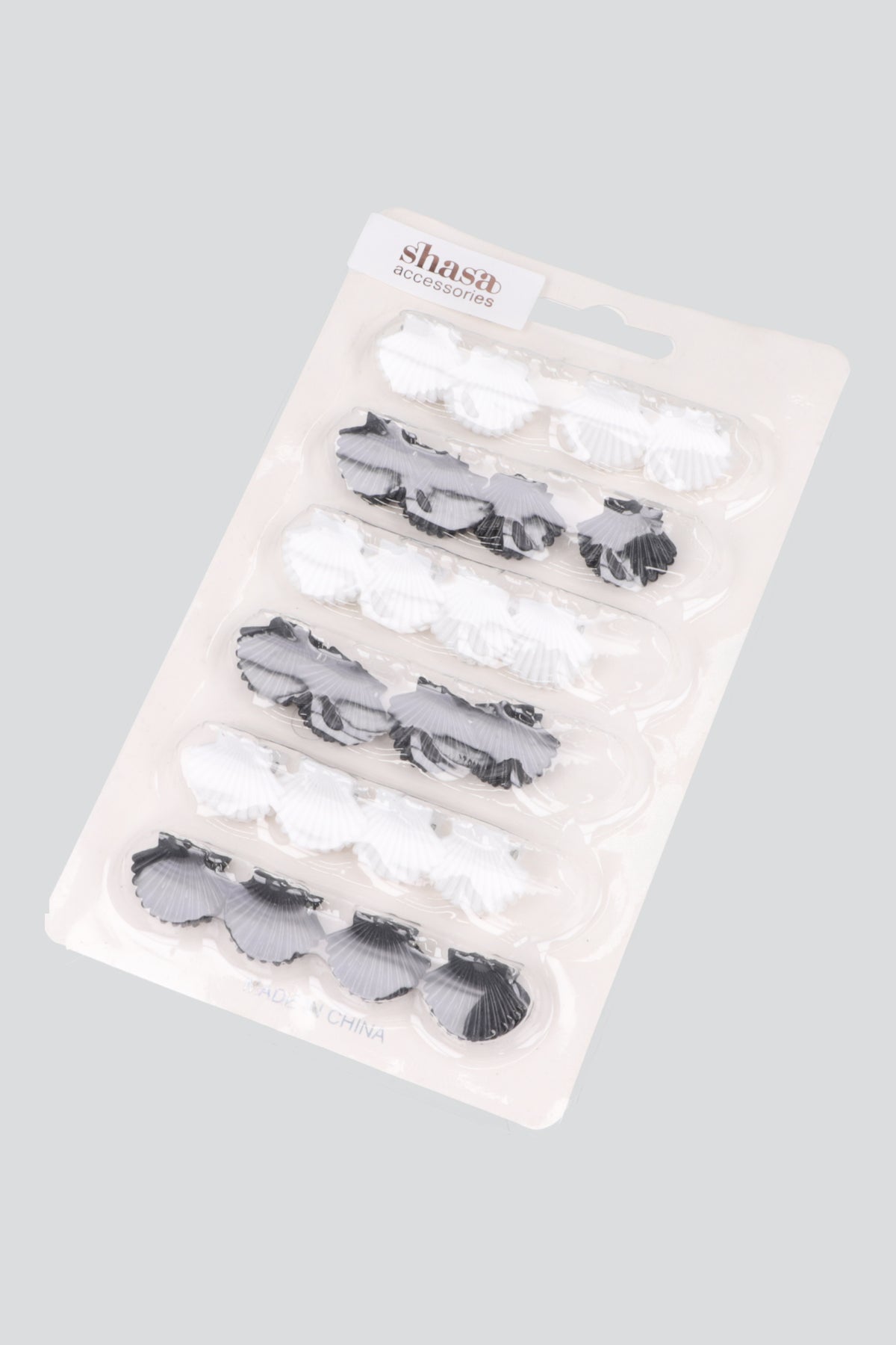 12 pares pinzitas conchas NEGRO BLANCO