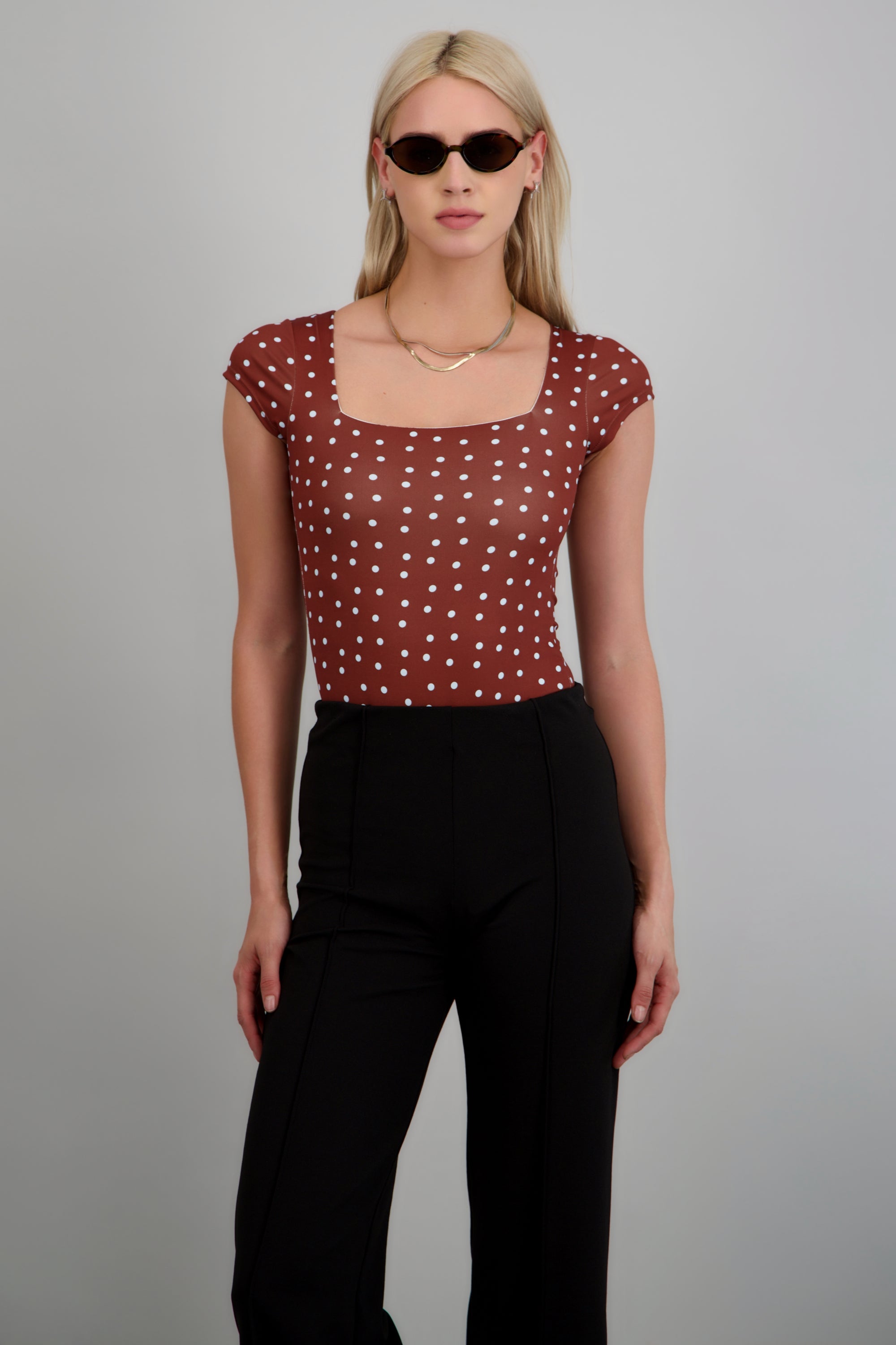 Body escote cuadrado manga corta polka dots CAFE COMBO