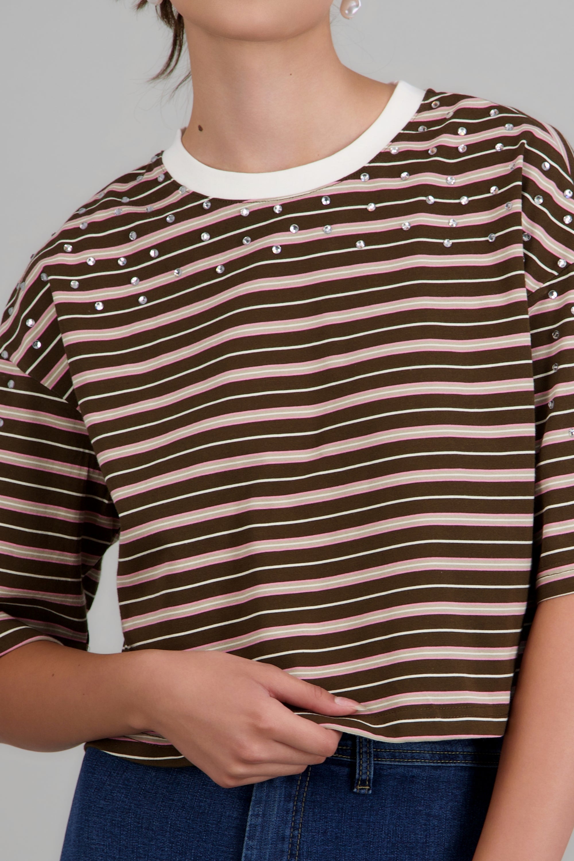 TSHIRT BOXY RAYAS DETALLE APLICACIÓN CAFE COMBO