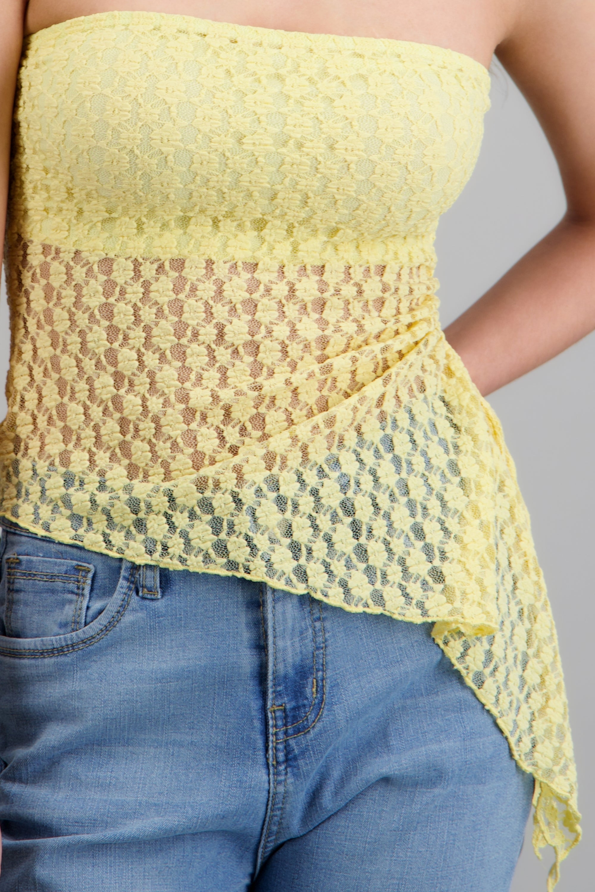 Top asimétrico textura flores AMARILLO