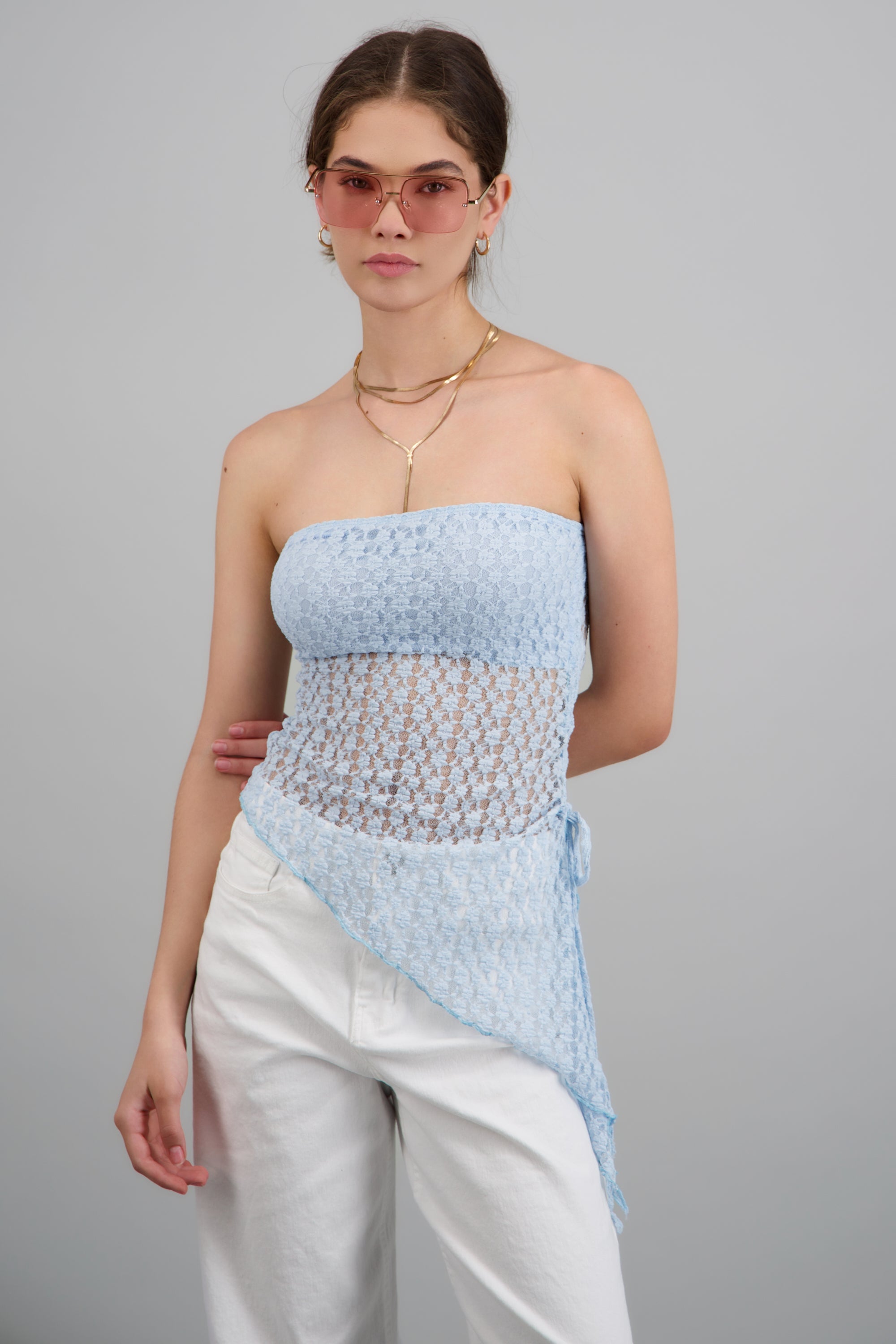 Top asimétrico textura flores AZUL PASTEL