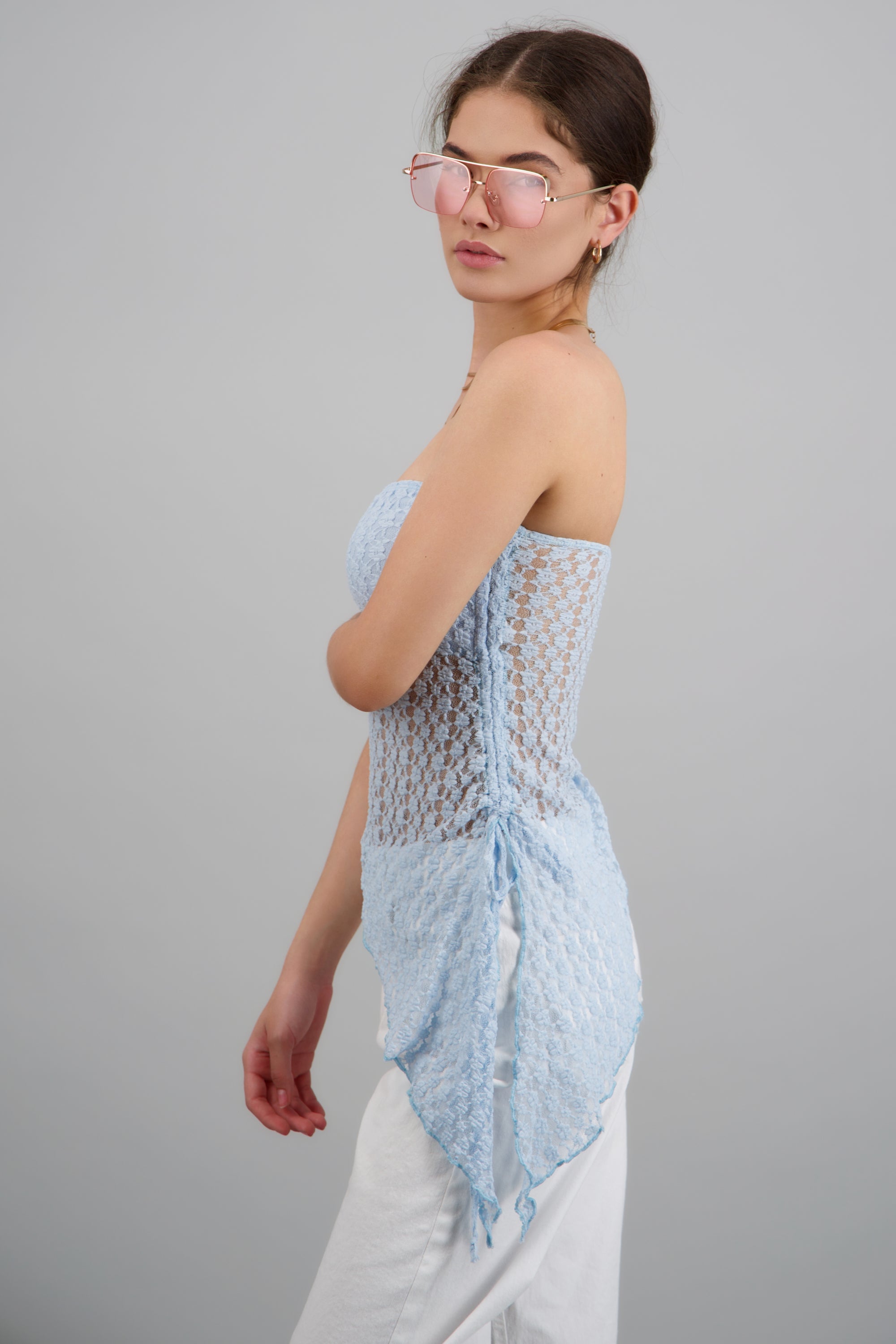 Top asimétrico textura flores AZUL PASTEL