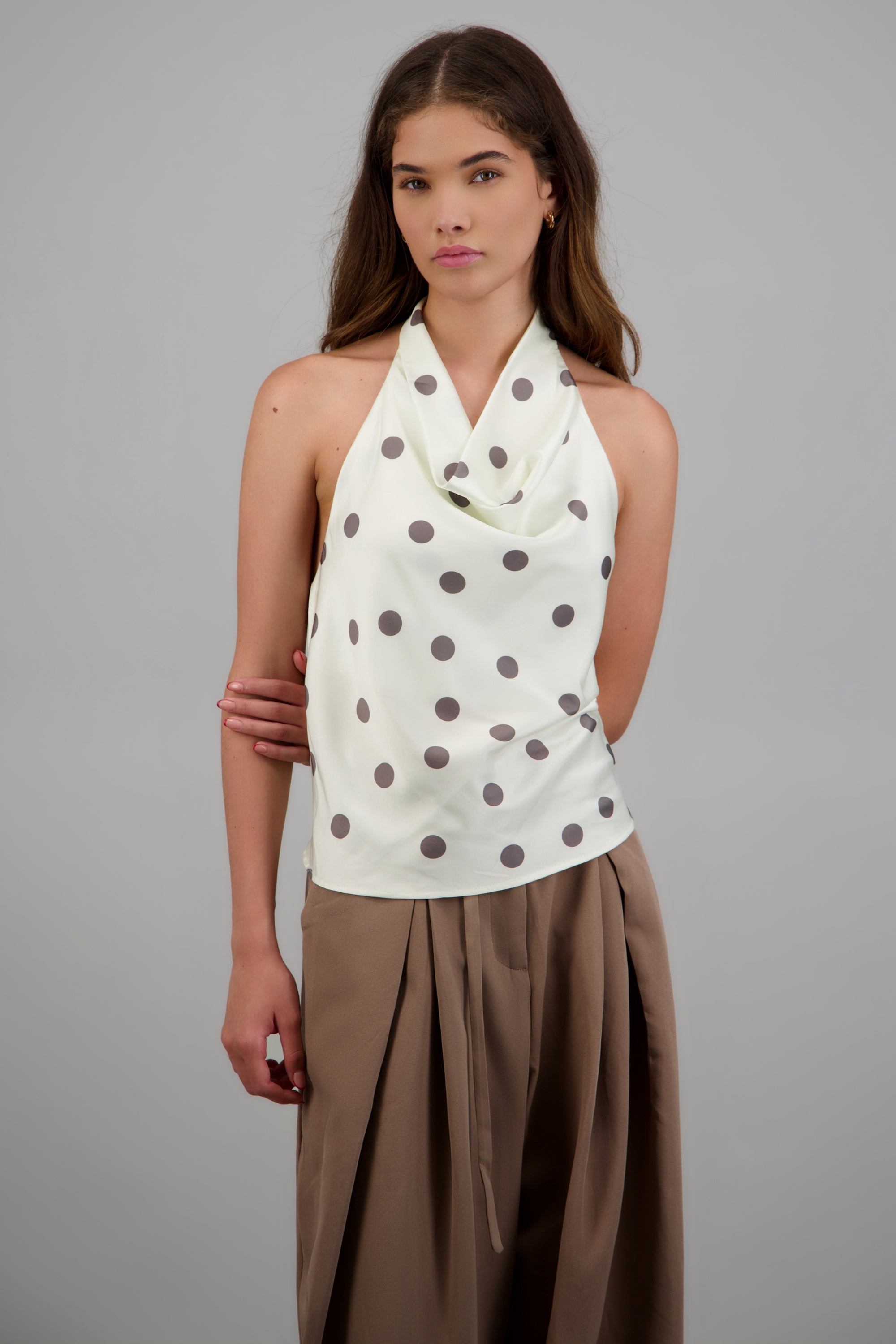 Top escote cascada estampado polka dots CREMA