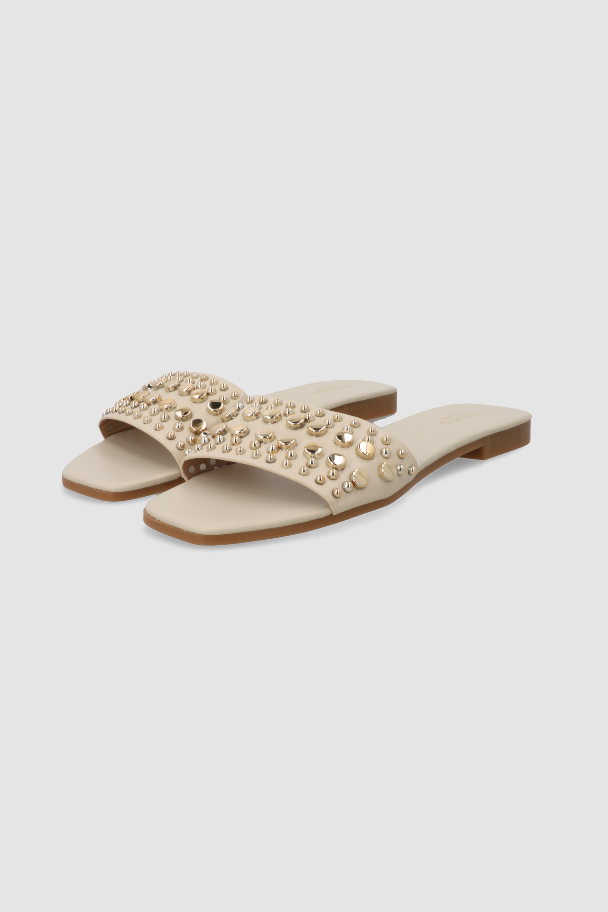 Sandalia mula multi studs HUESO