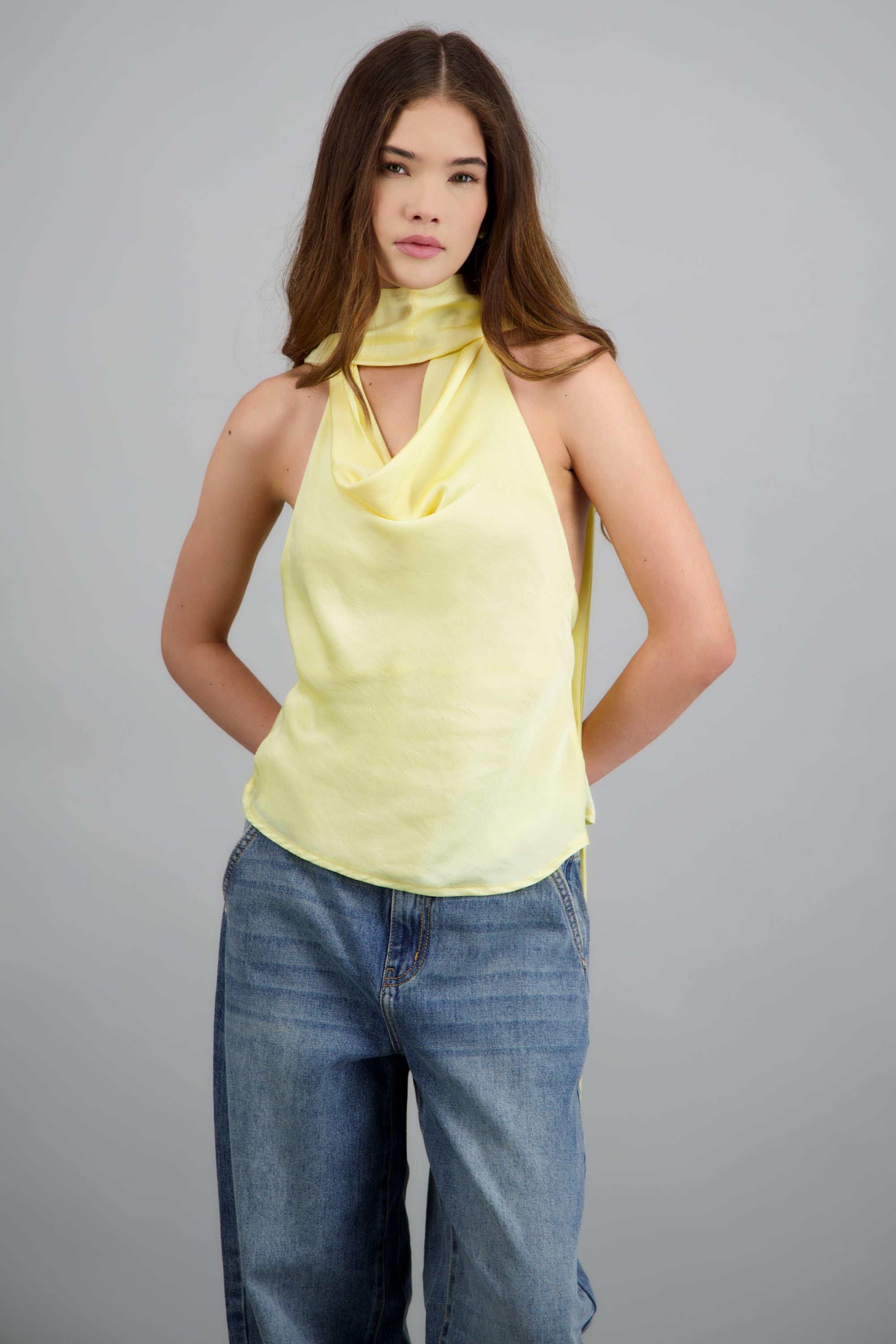 Blusa halter detalle bufanda AMARILLO PASTEL