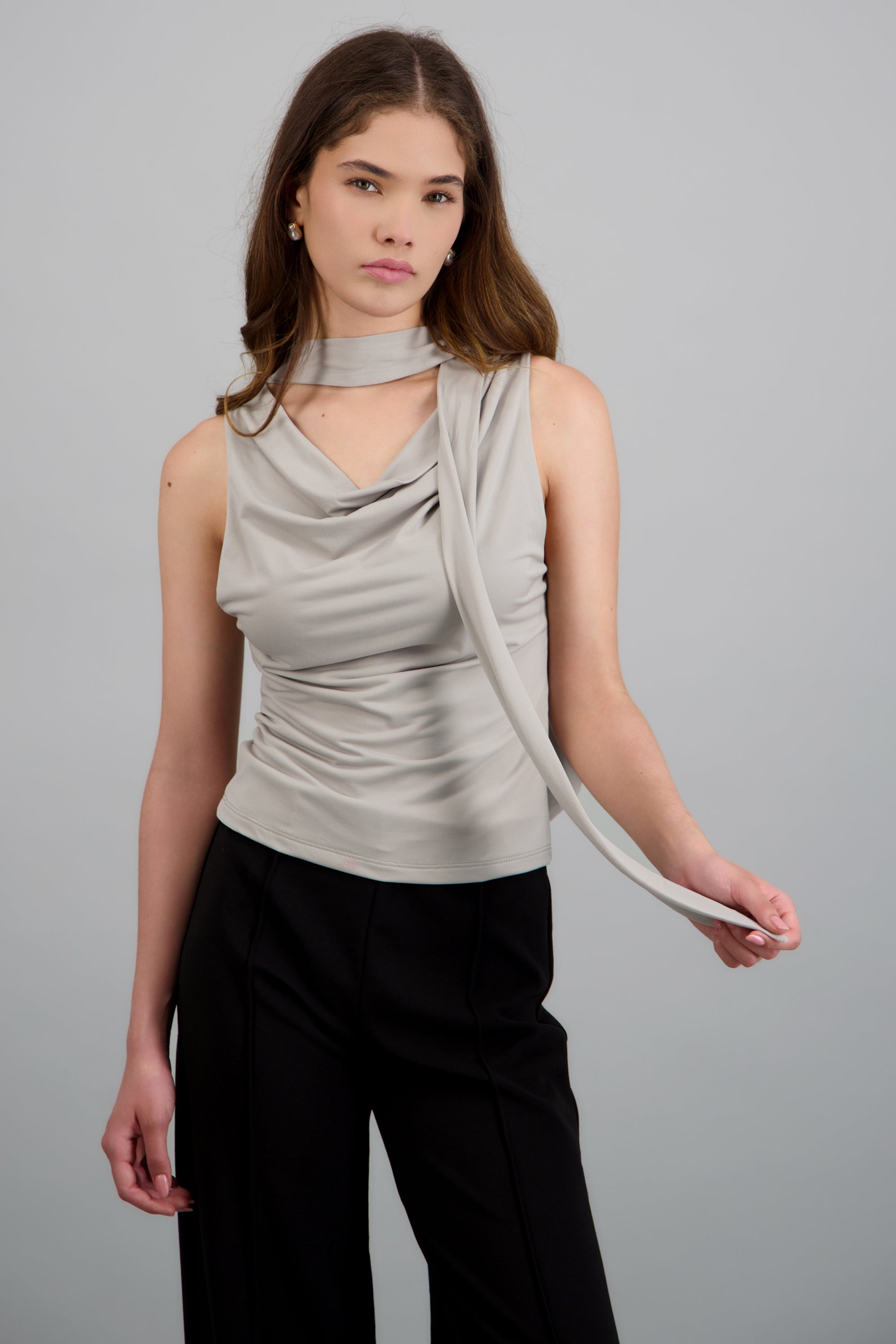 Top escote drapeado detalle bufanda GREIGE