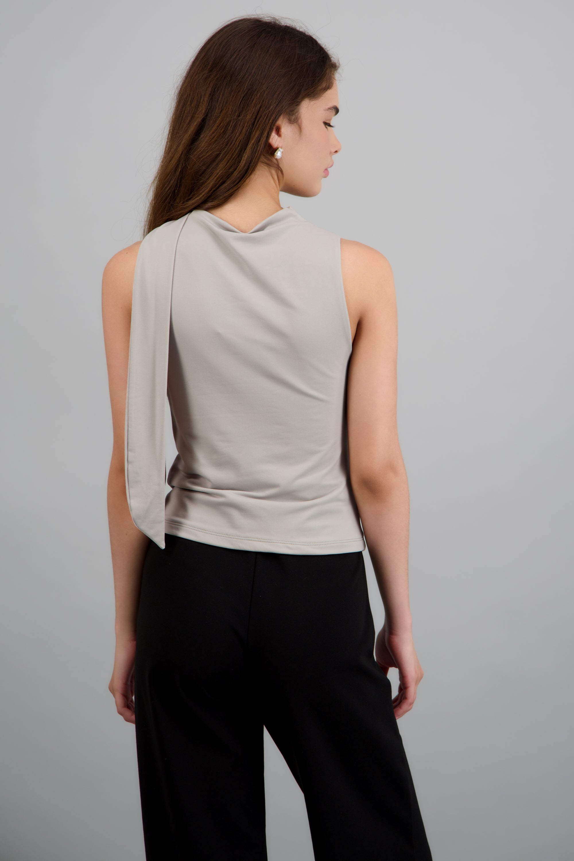Top escote drapeado detalle bufanda GREIGE