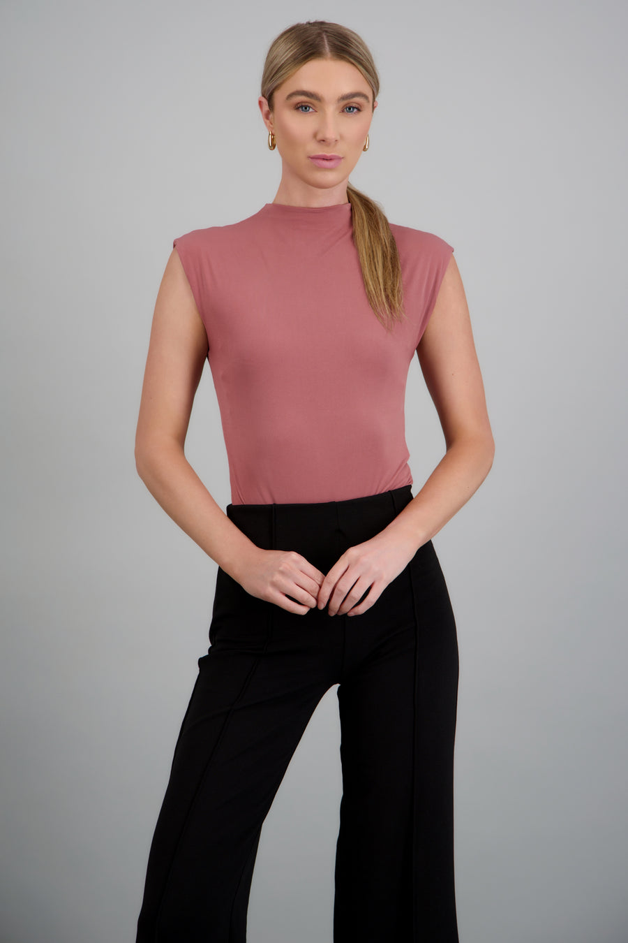Bodysuit cuello semi alto sin mangas