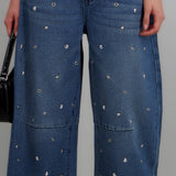 Jeans barrel con estoperoles metalicos