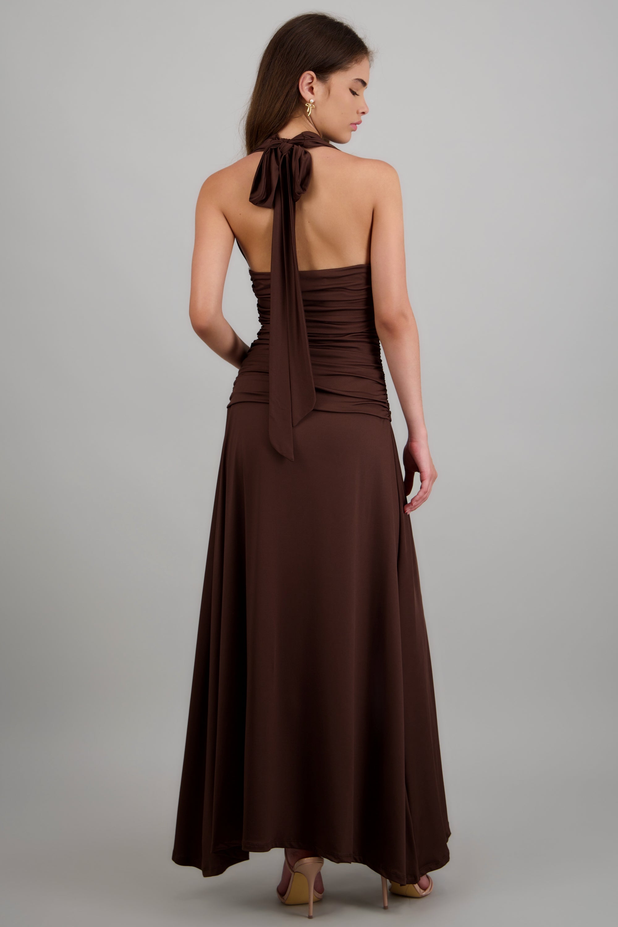 vestido maxi halter detalle drapeado CAFE