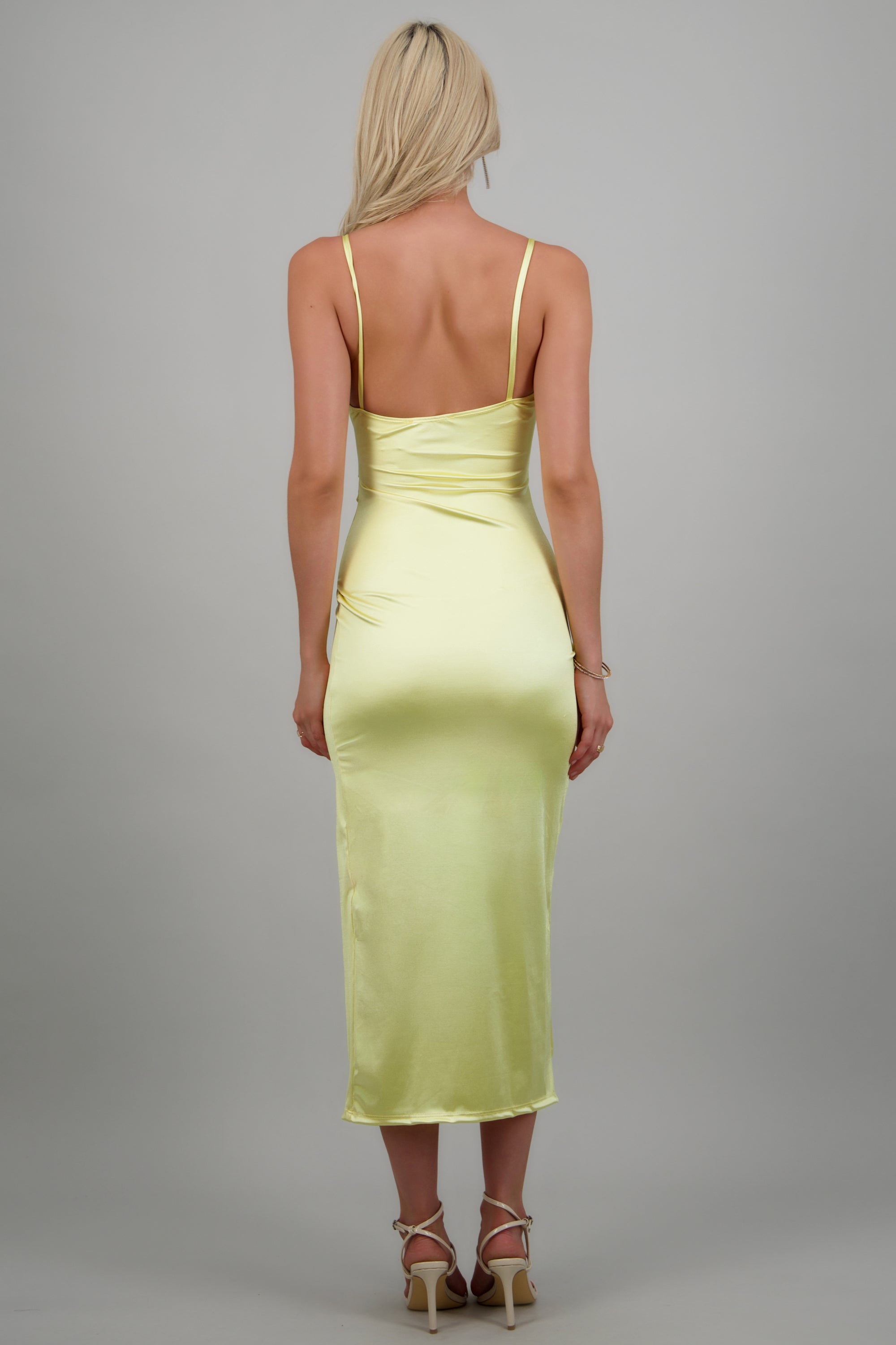 Vestido satinado escote recto AMARILLO PASTEL