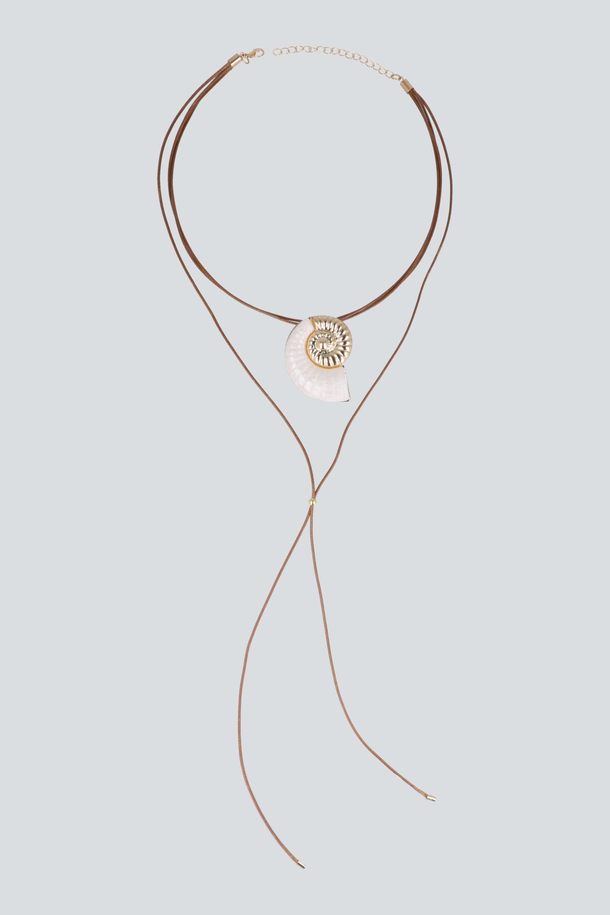 COLLAR CARACOLA CUERDITA BEIGE