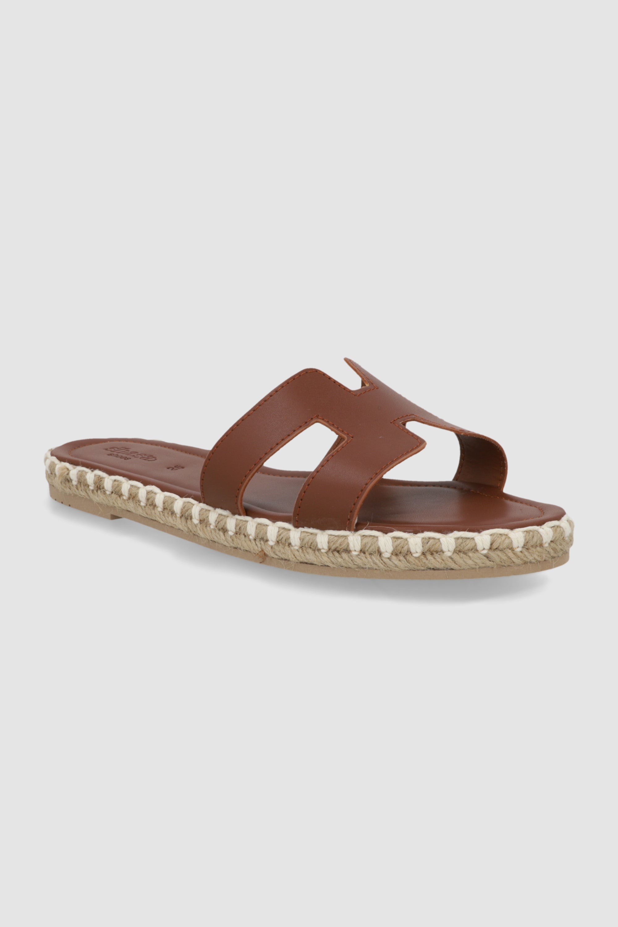 SANDALIA GRECA DETALLE SUELA PLAYA TAN