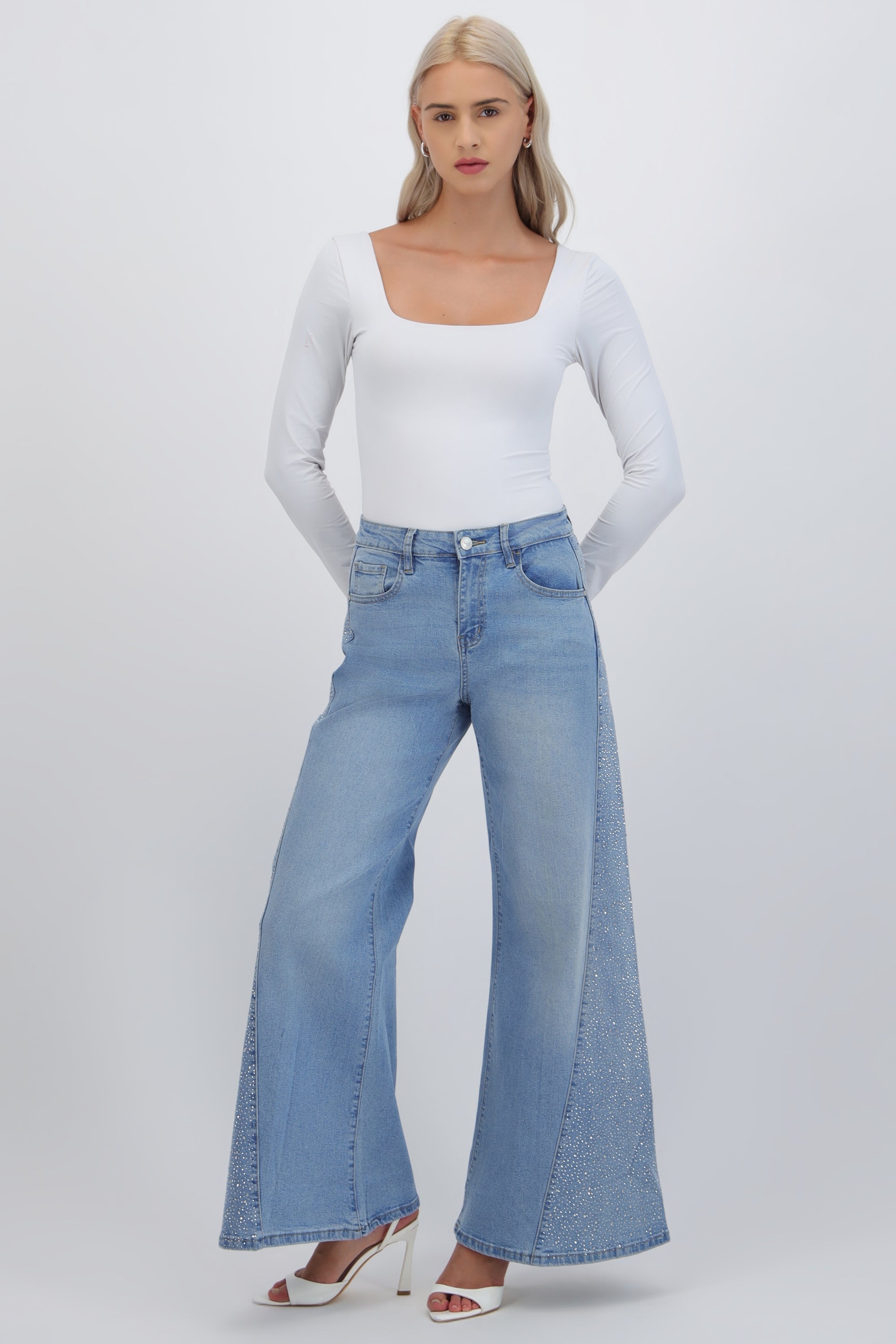 Jeans wide leg corte con brillos
