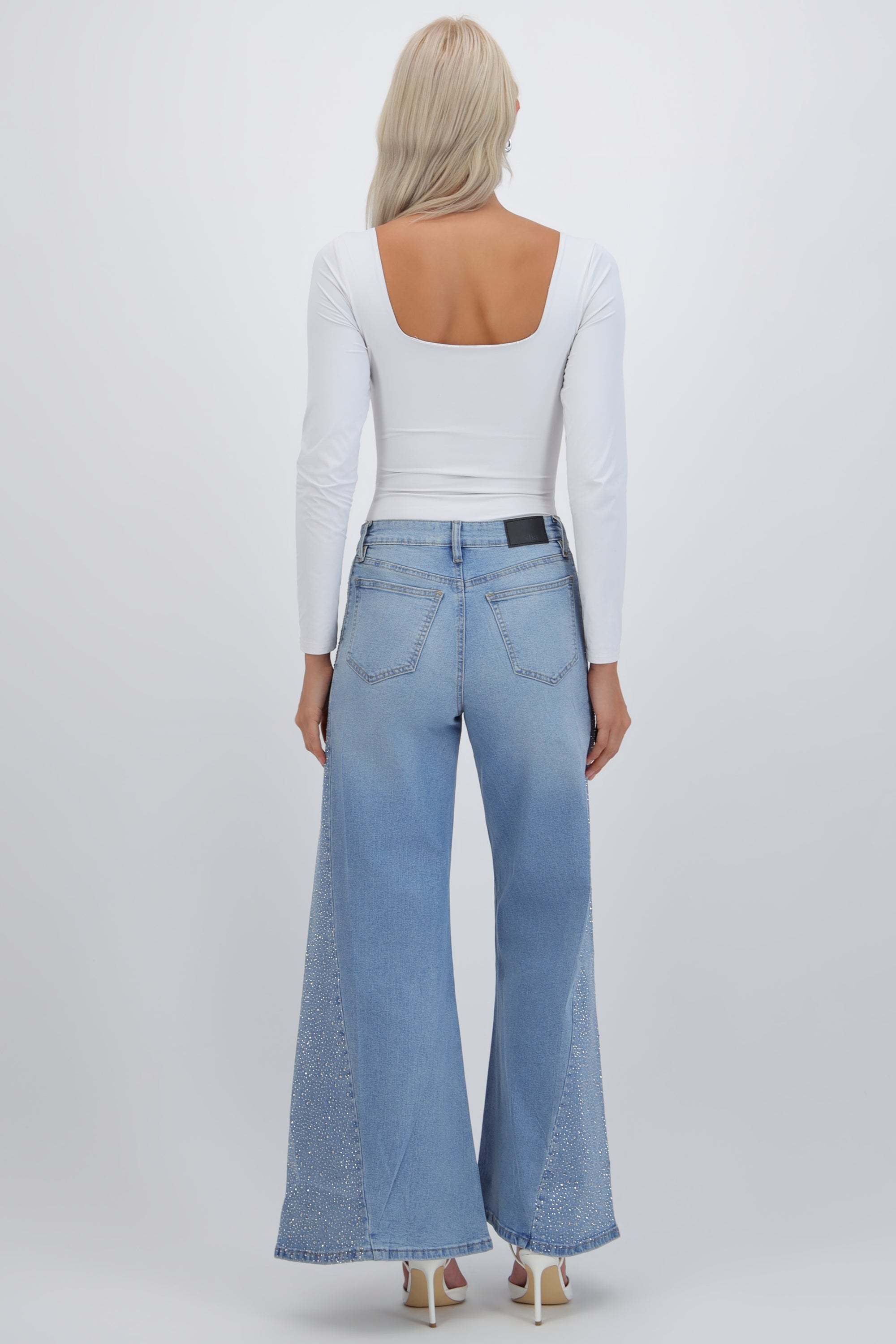 Jeans wide leg corte con brillos