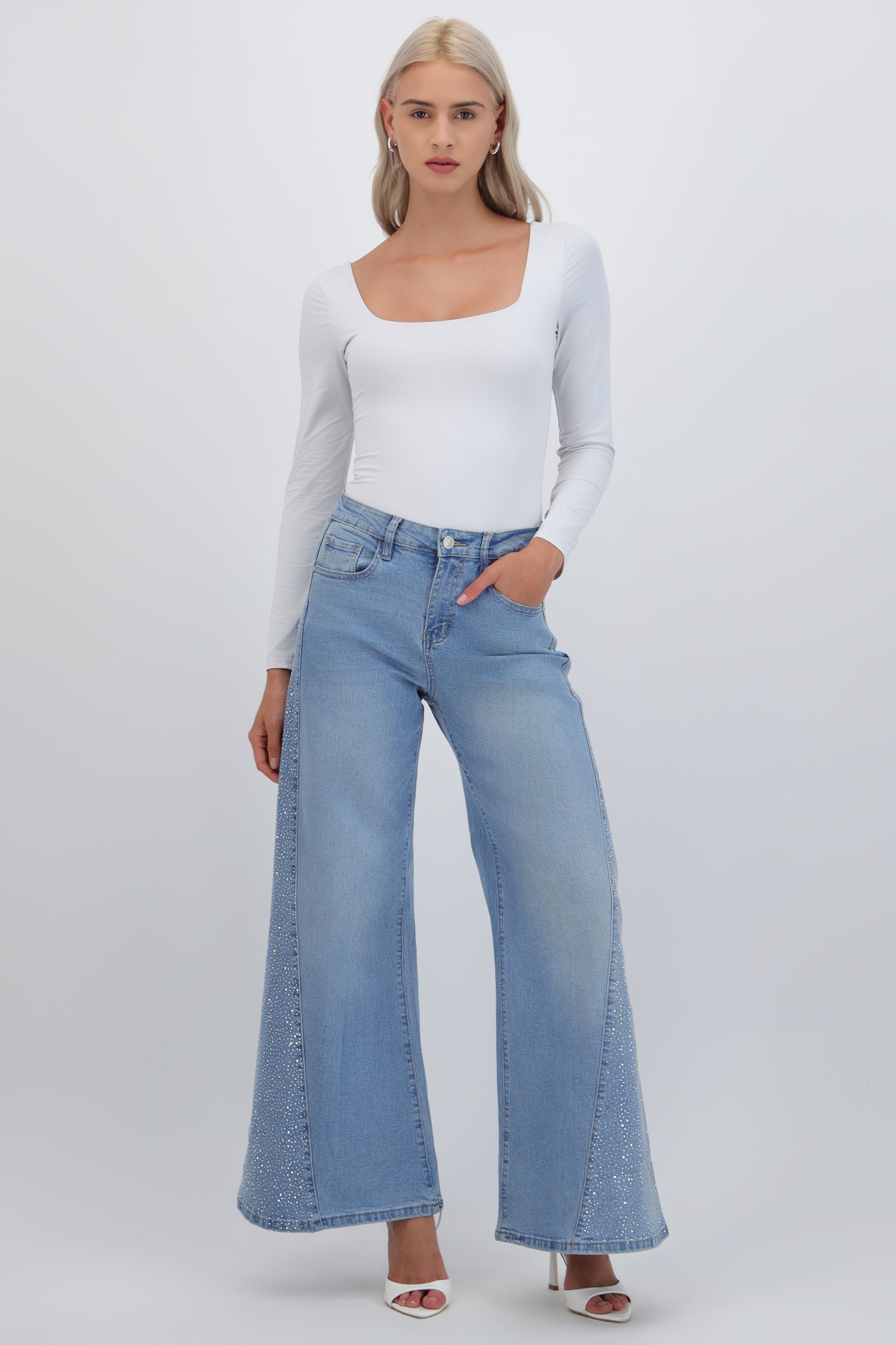 Jeans wide leg corte con brillos