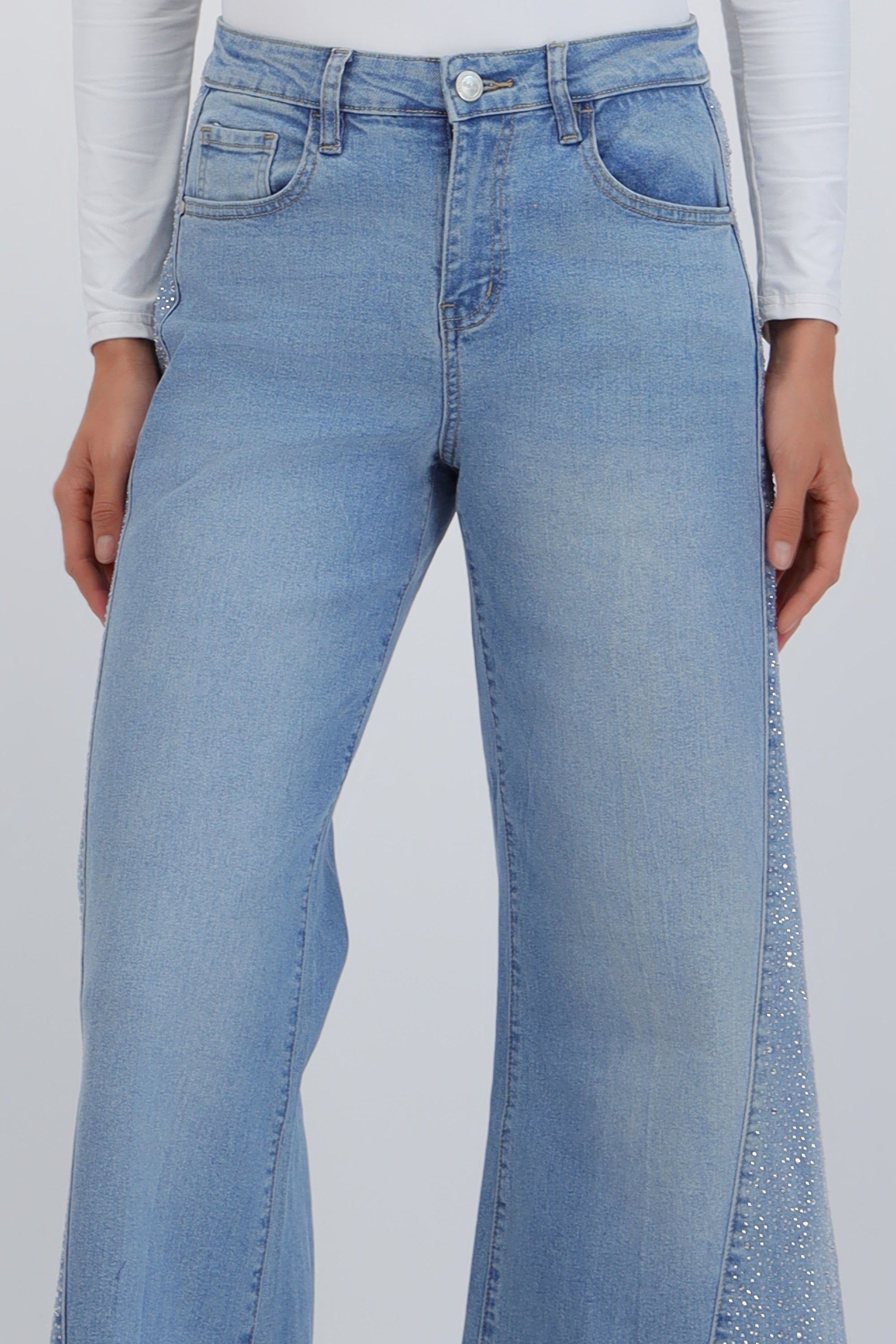 Jeans wide leg corte con brillos