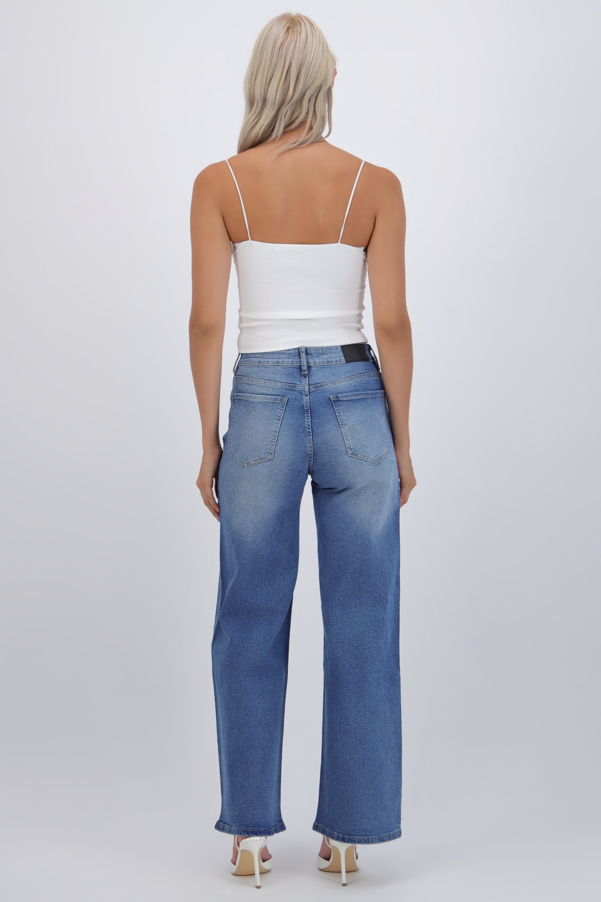 Jeans straight detalle brillo estrella