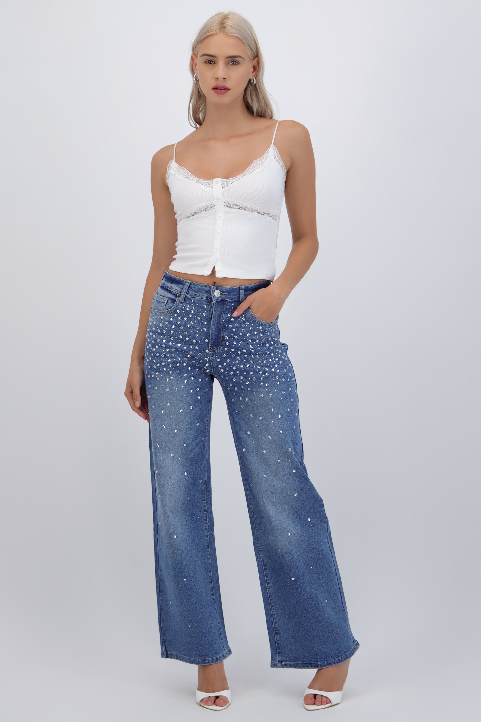 Jeans straight detalle brillo estrella