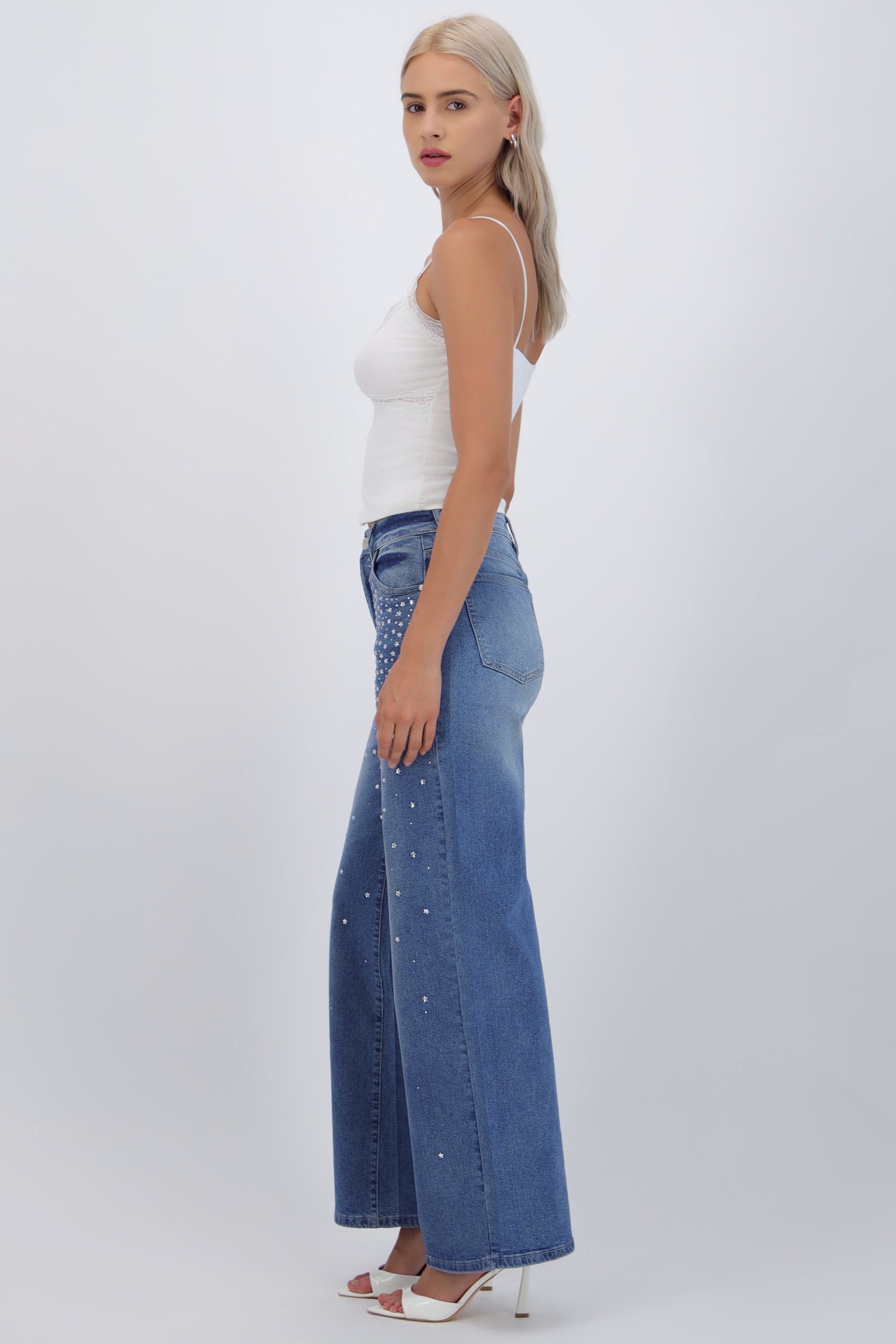 Jeans straight detalle brillo estrella