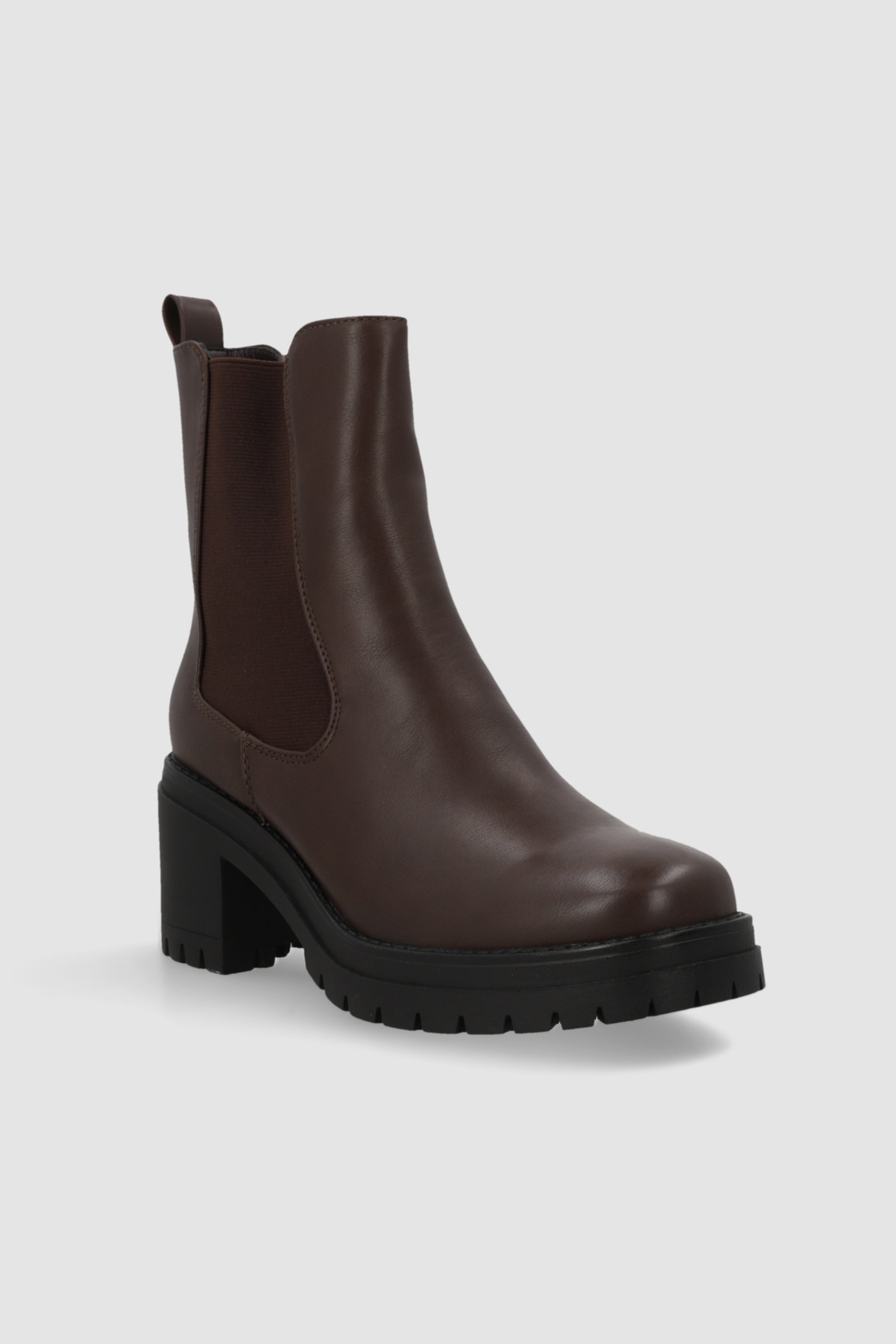 Botin chelsea sencillo tacon CAFE