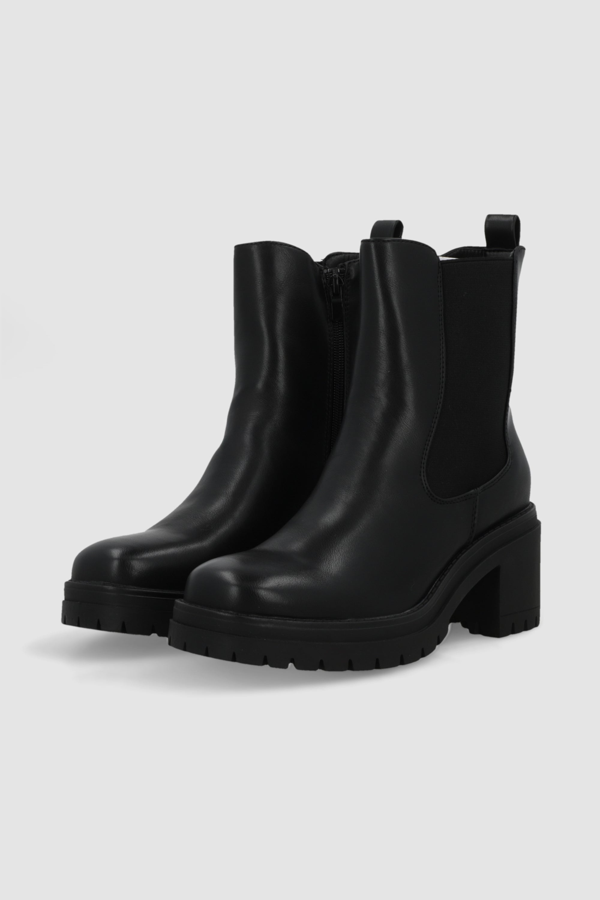 Botin chelsea sencillo tacon NEGRO