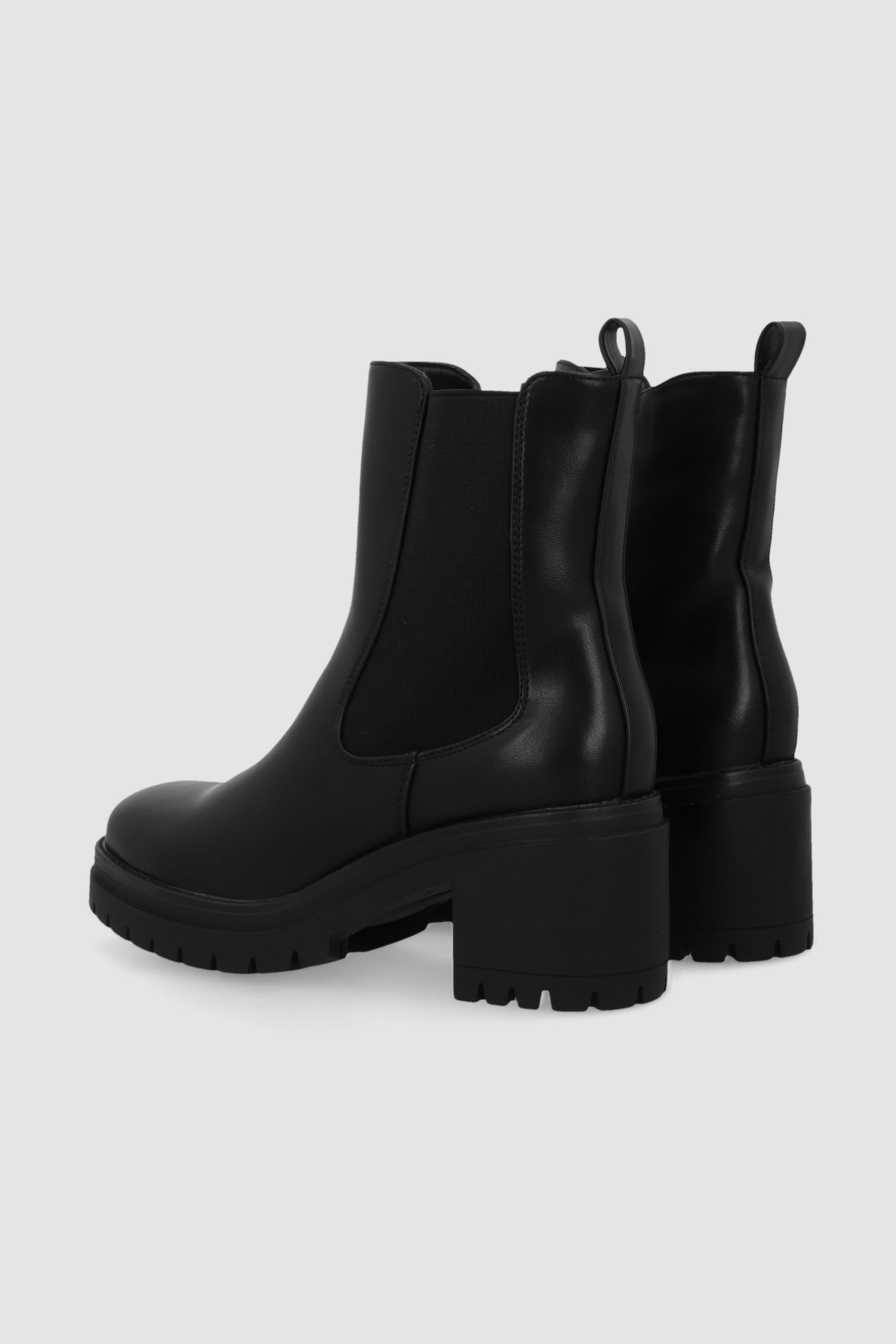 Botin chelsea sencillo tacon NEGRO