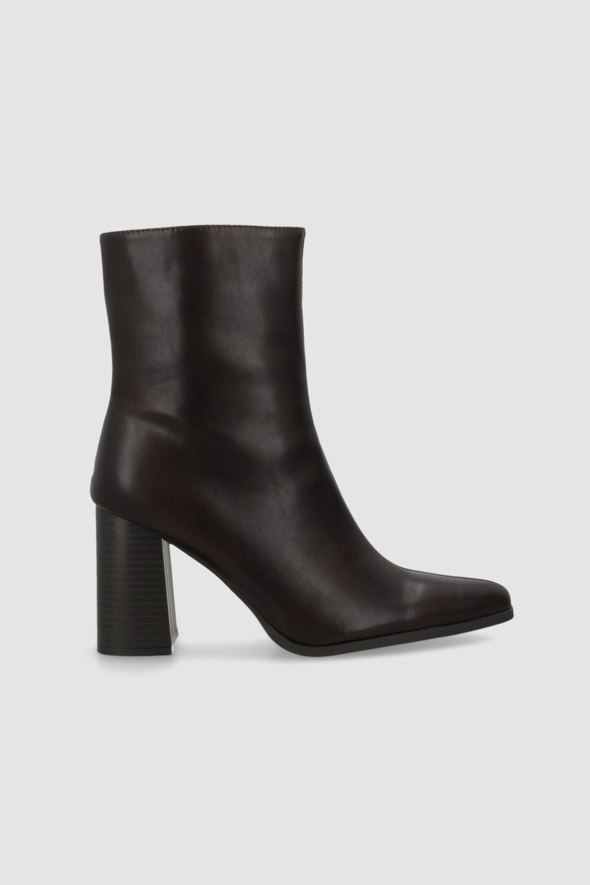 Botin sencillo tacon cuadrado CHOCOLATE