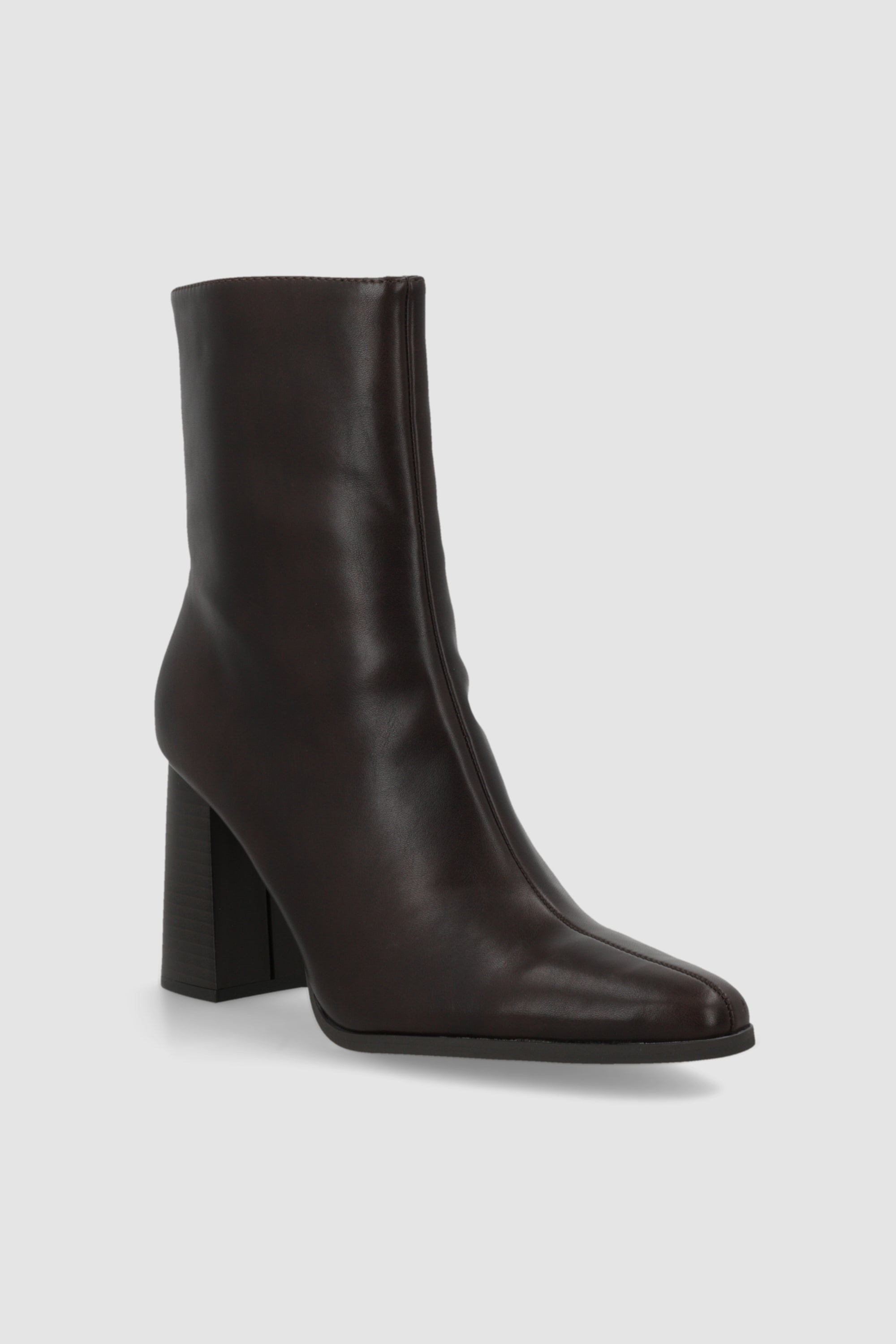 Botin sencillo tacon cuadrado CHOCOLATE