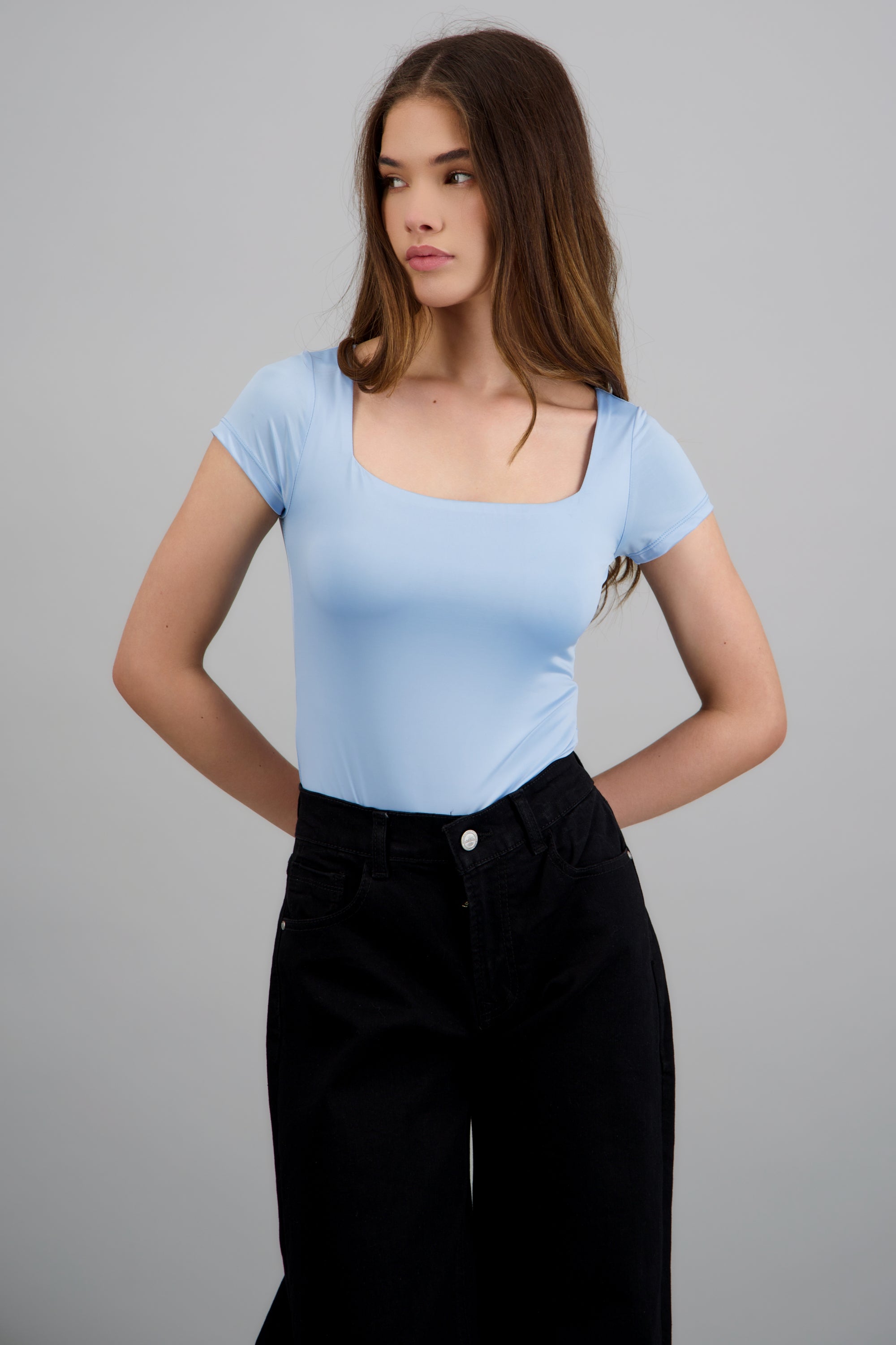 Bodysuit escote cuadrado manga corta liso AZUL PASTEL